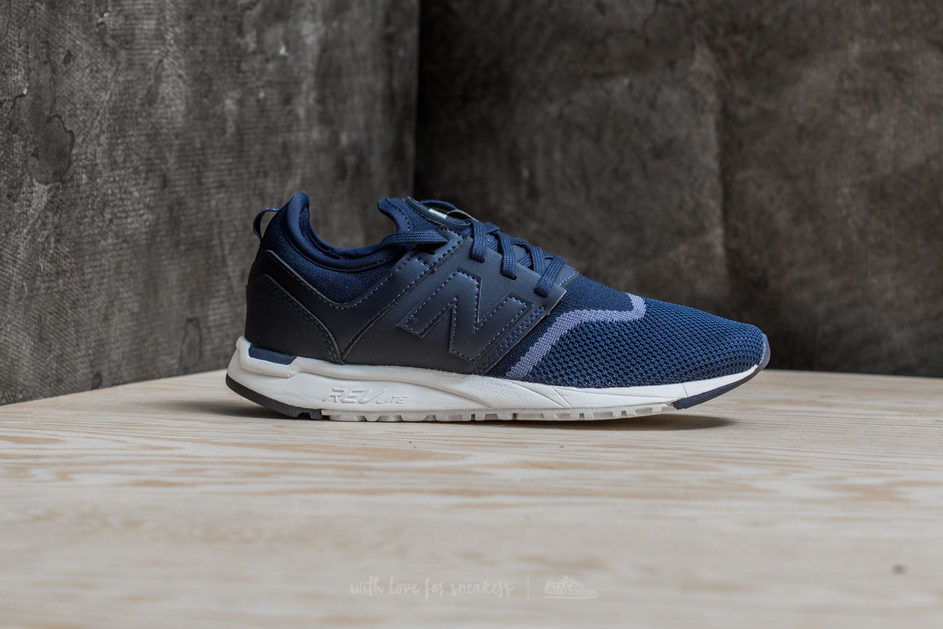 Buty damskie New Balance 247 Navy/ White