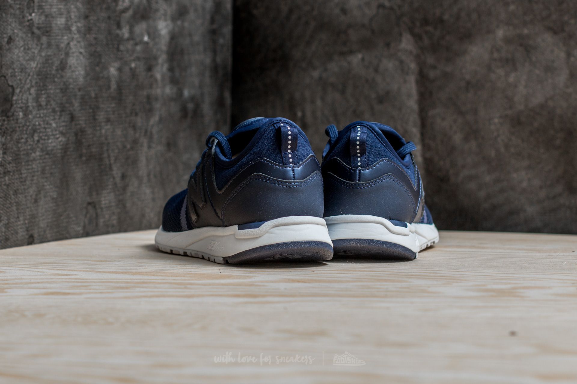 Buty damskie New Balance 247 Navy/ White