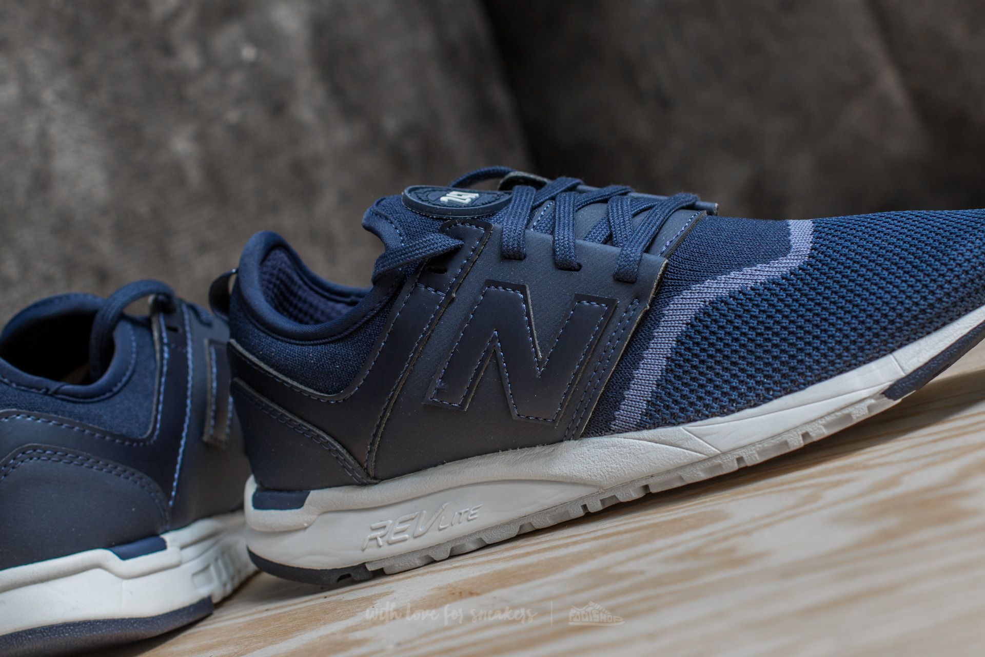 Buty damskie New Balance 247 Navy/ White