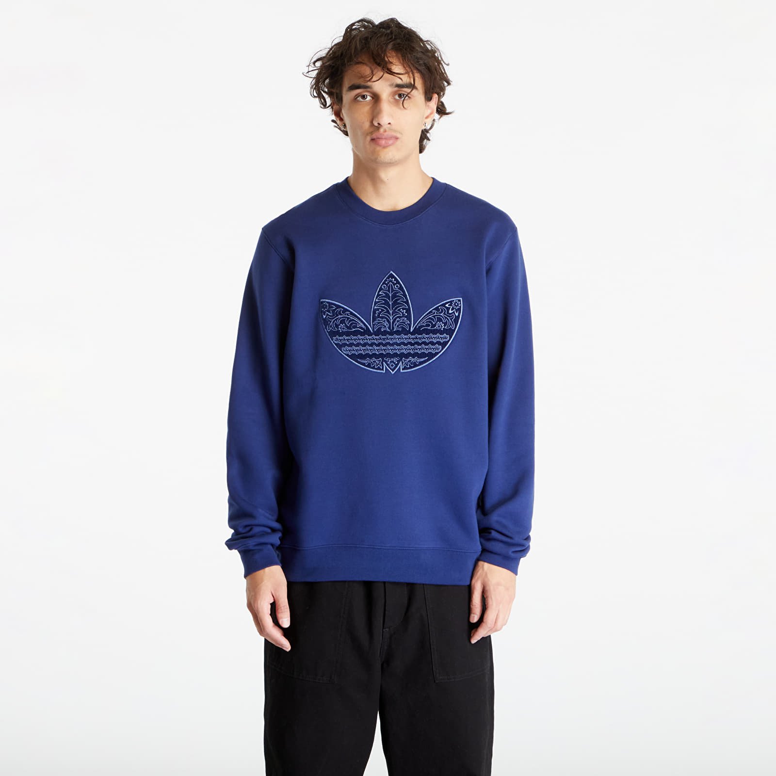Blue and shop white adidas sweatshirt