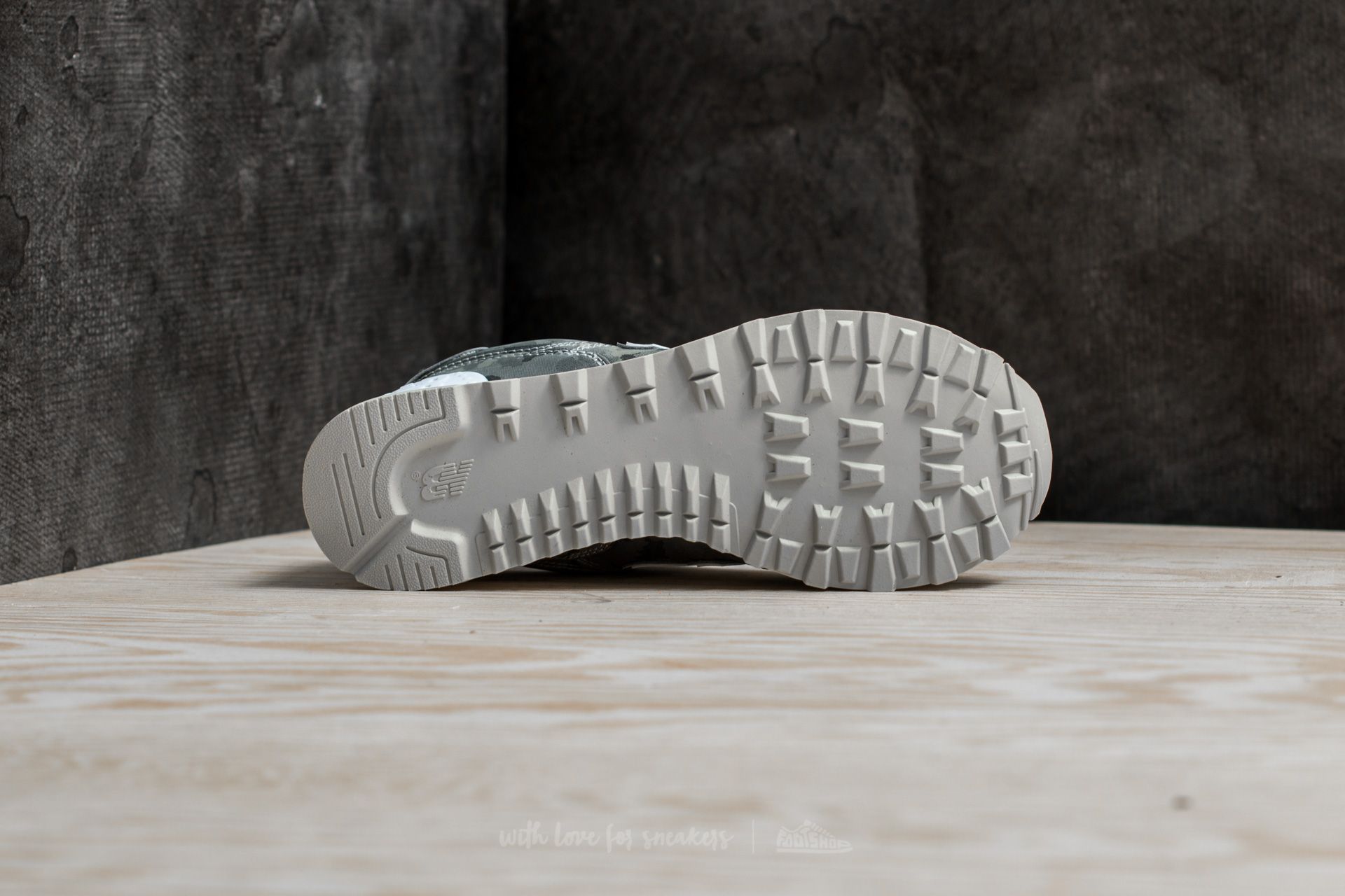 Chaussures et baskets femme New Balance 574 Camo Footshop