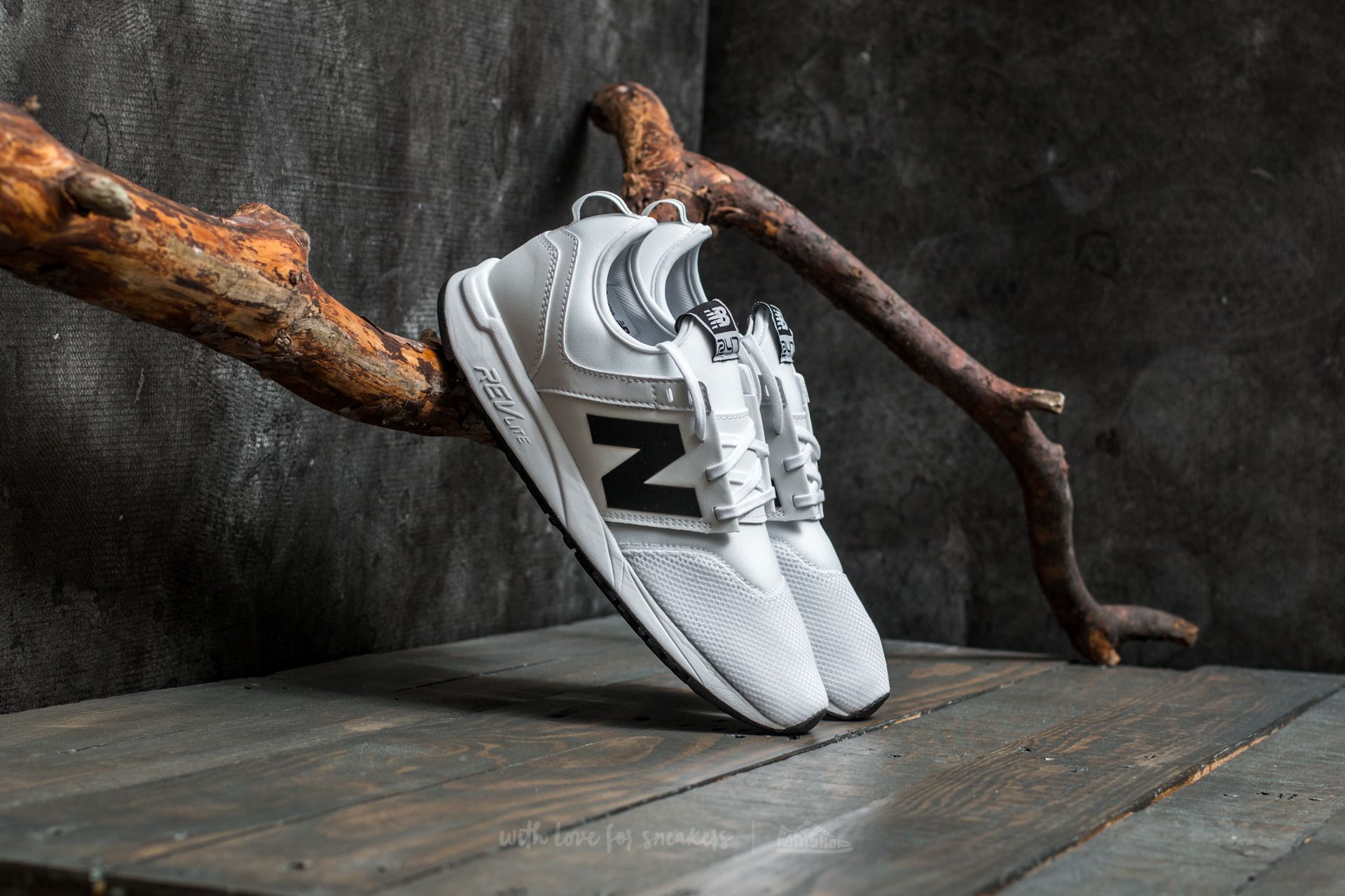 New balance 247 revlite white top