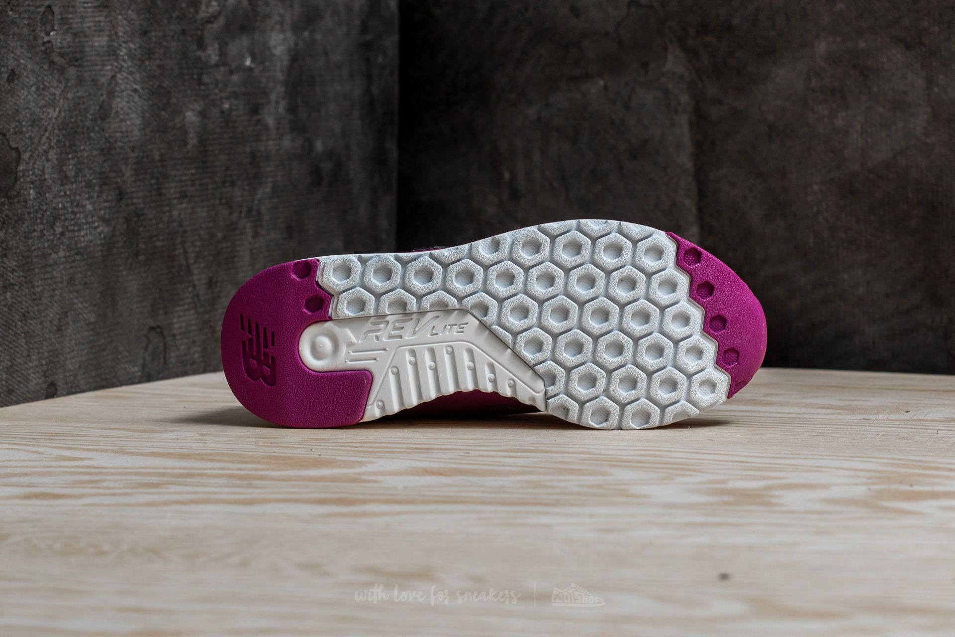 Women's shoes New Balance 247 Burgundy