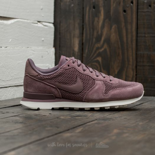 Women s shoes Nike W Internationalist Premium Taupe Grey Taupe Grey Sail Footshop