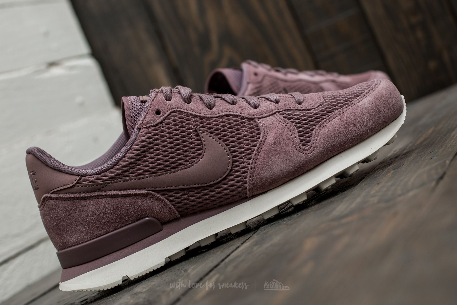 Nike internationalist femme taupe grey hot sale