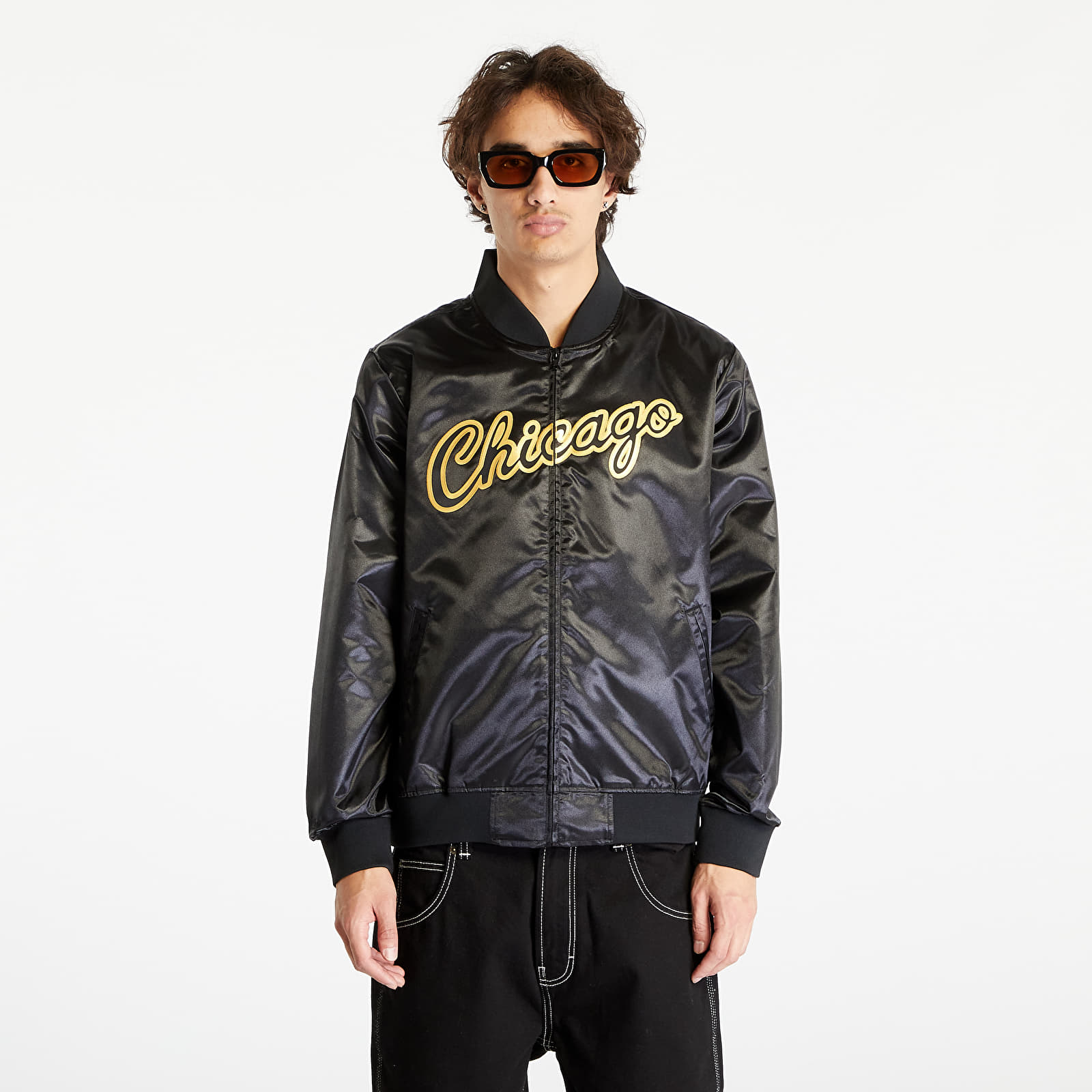 Pánské bundy a kabáty Mitchell & Ness Chicago Bulls Big Face 4.0 Satin Jacket Black