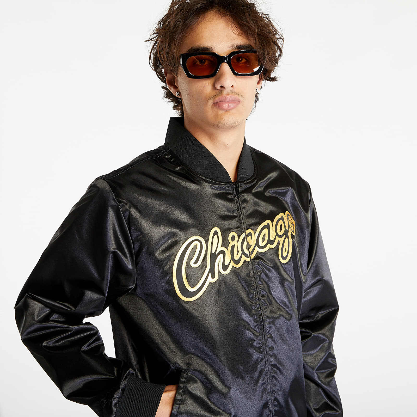 Pánské bundy a kabáty Mitchell & Ness Chicago Bulls Big Face 4.0 Satin Jacket Black