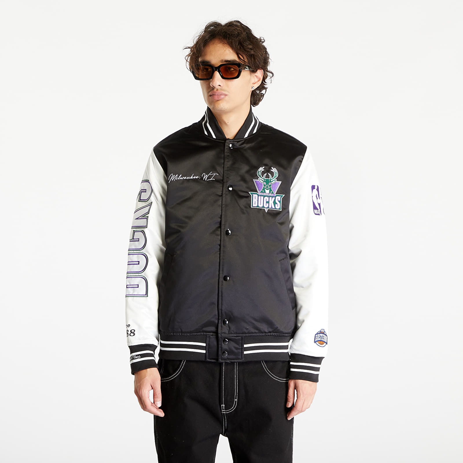 Jacken Mitchell & Ness Milwaukee Bucks Team Origins Jacket Black