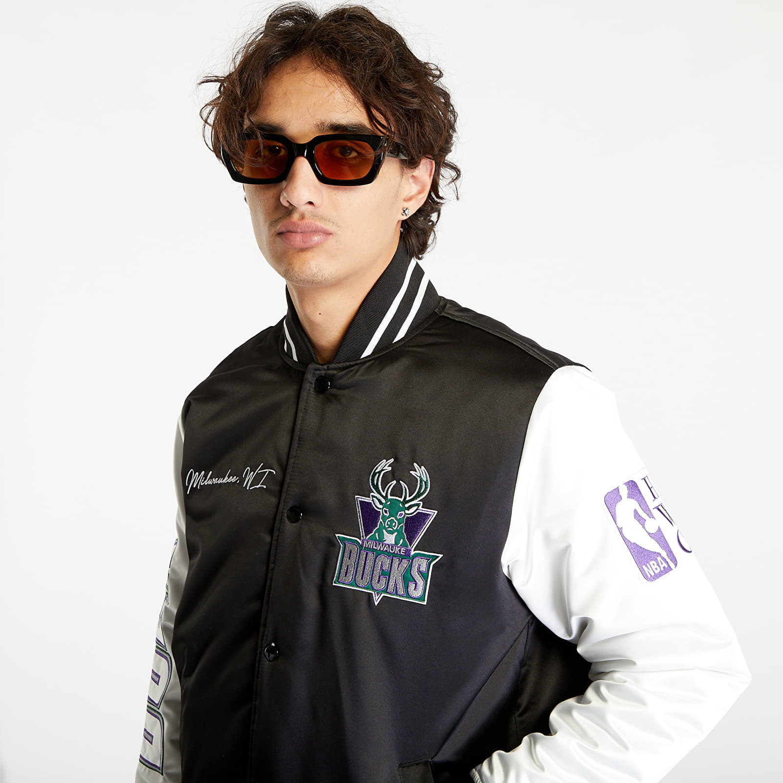 Jacken Mitchell & Ness Milwaukee Bucks Team Origins Jacket Black