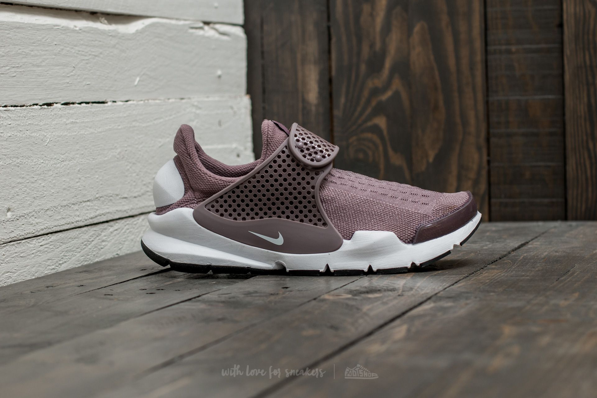 Nike sock on sale dart womens grey