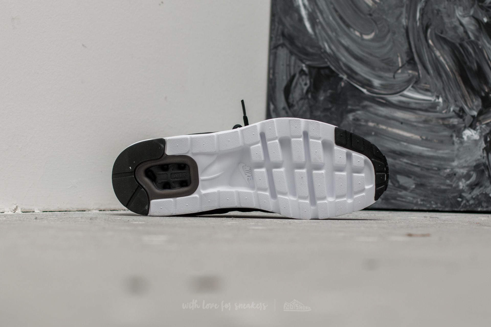 Air max zero premium black white top