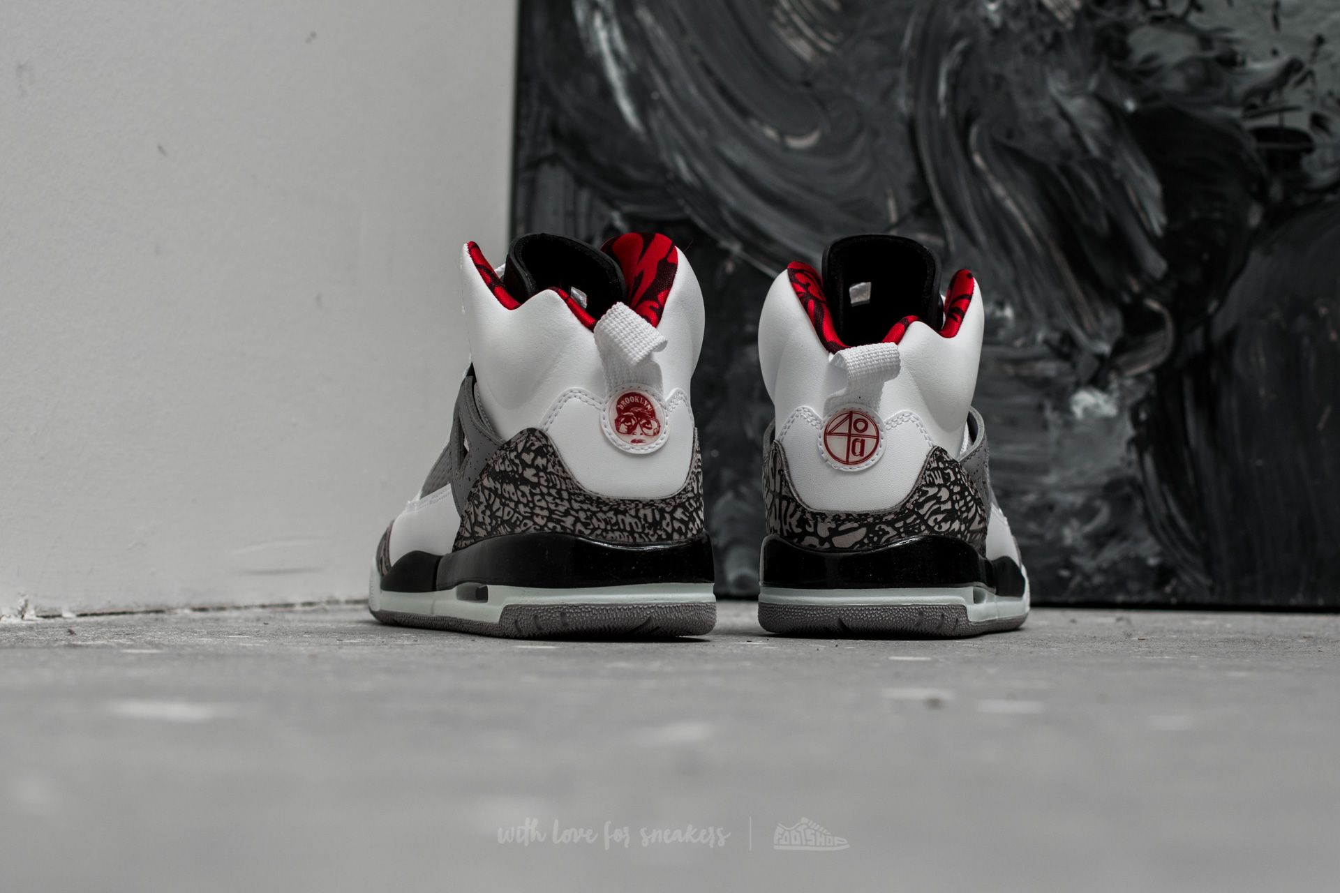Jordan spizike white and red sales