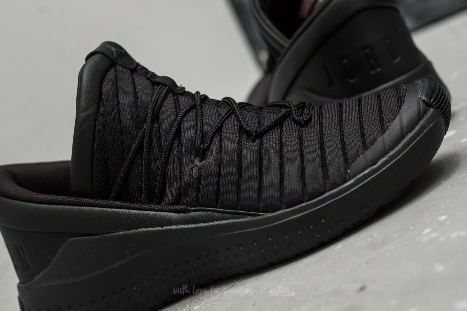 Jordan on sale flight luxe
