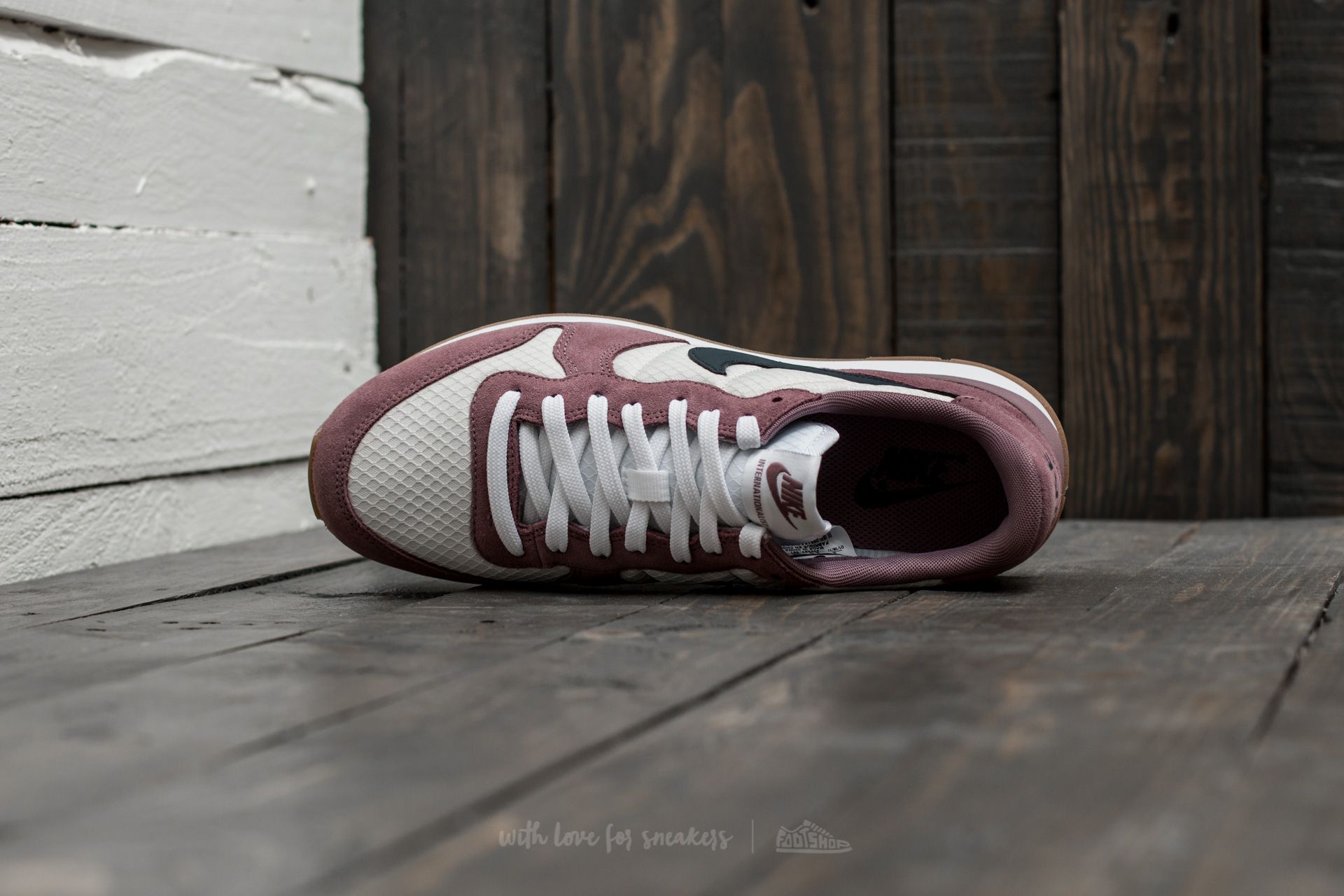 Dámske topánky a tenisky Nike W Internationalist Taupe Grey/ Armory Navy