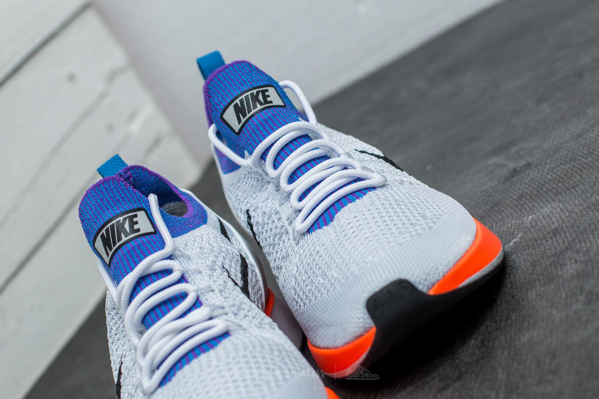 Nike air zoom mariah flyknit deals racer on foot