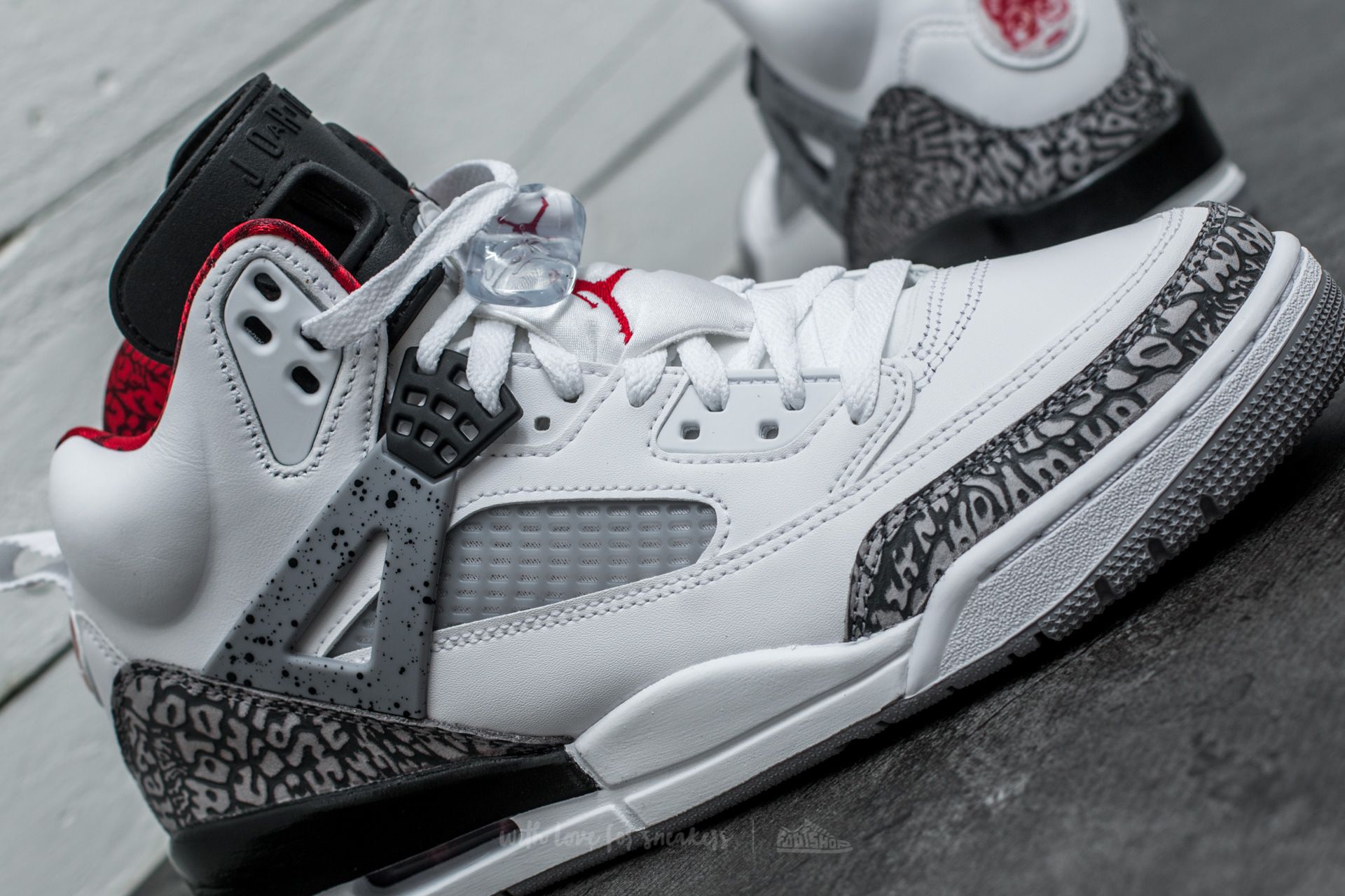 Chaussures et baskets homme Jordan Spizike White Varsity Red Cement Grey Footshop