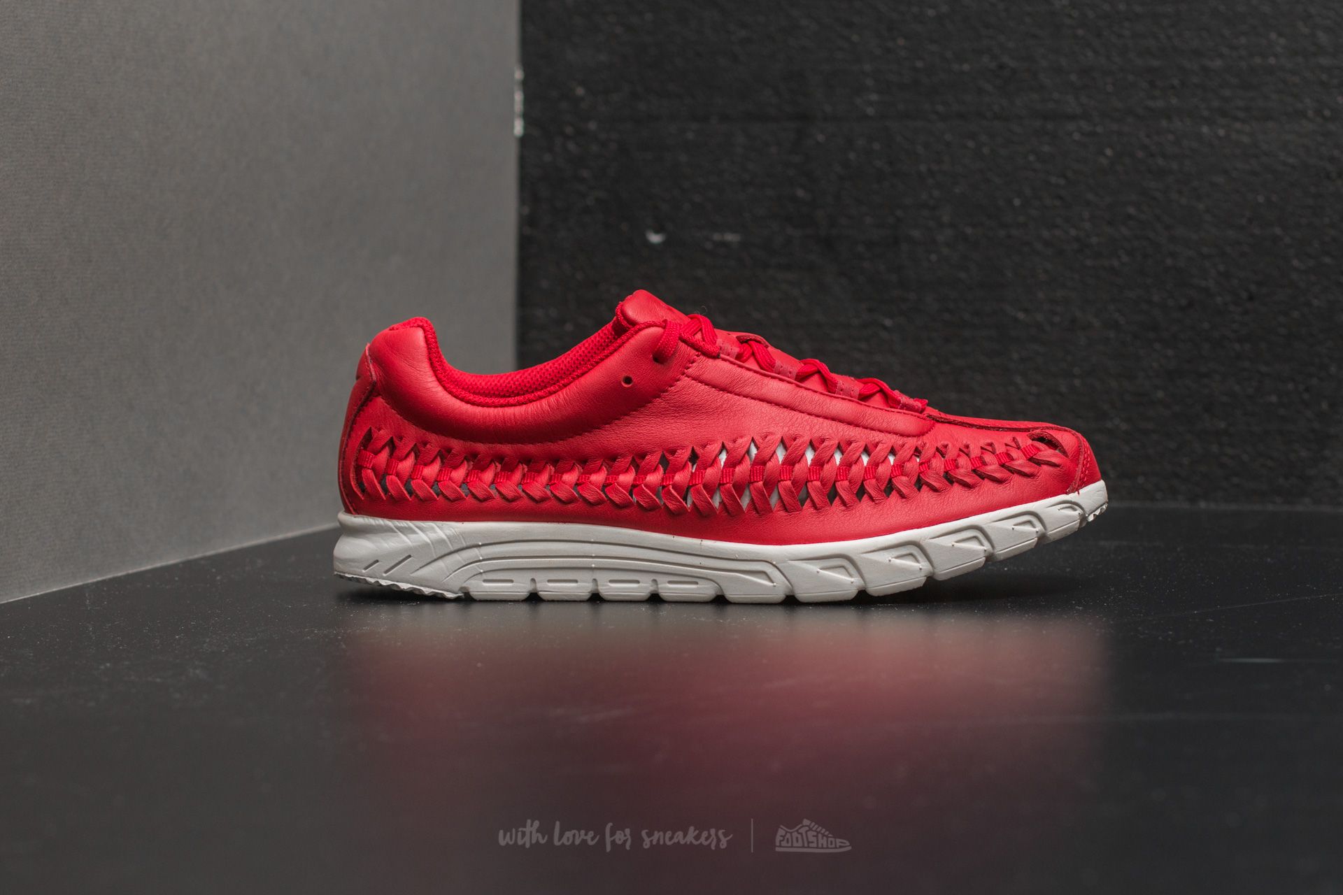 Zapatillas Hombre Nike Mayfly Woven Gym Red/ LT Orewood Brown-Black