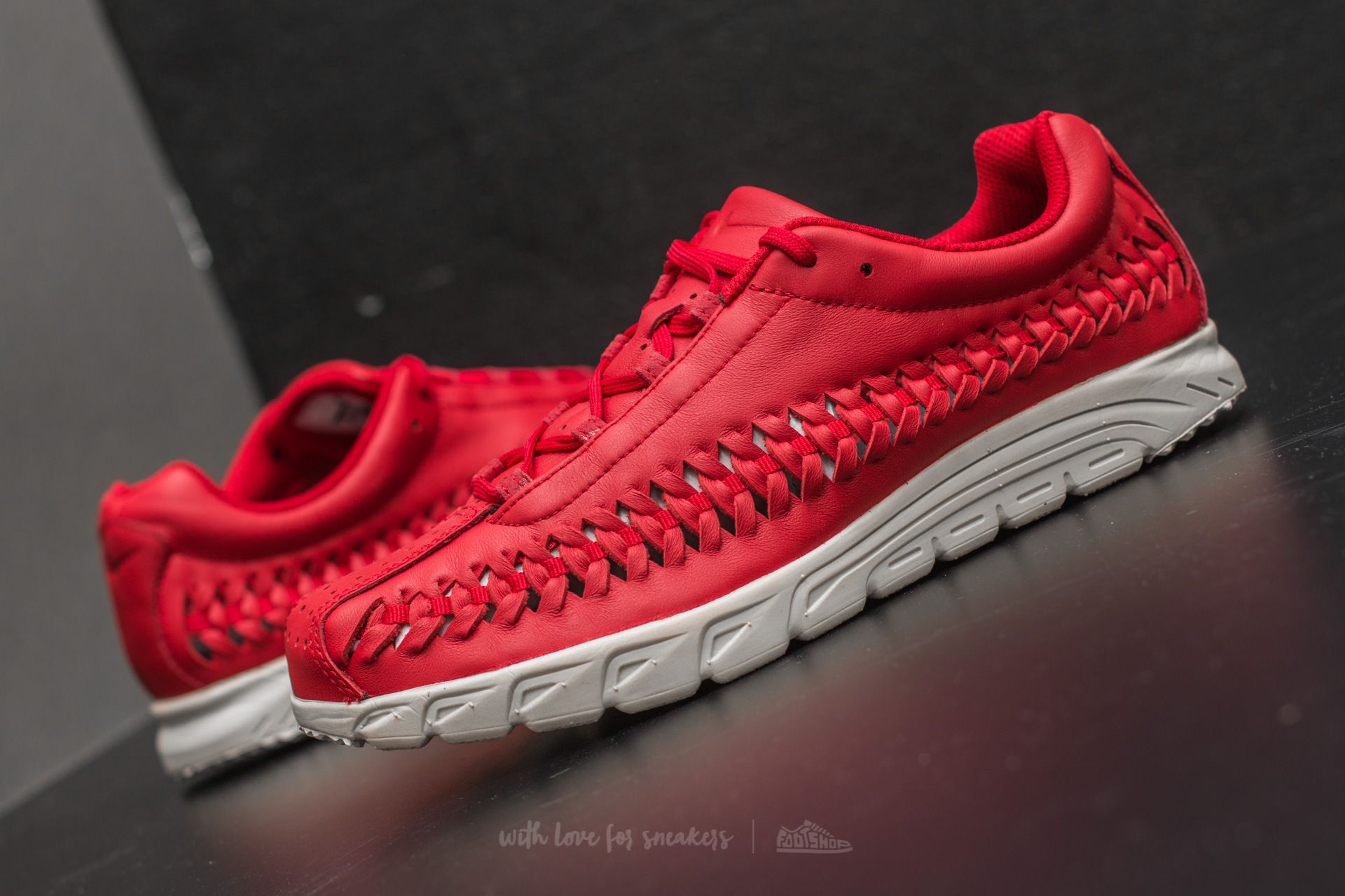 Zapatillas Hombre Nike Mayfly Woven Gym Red/ LT Orewood Brown-Black
