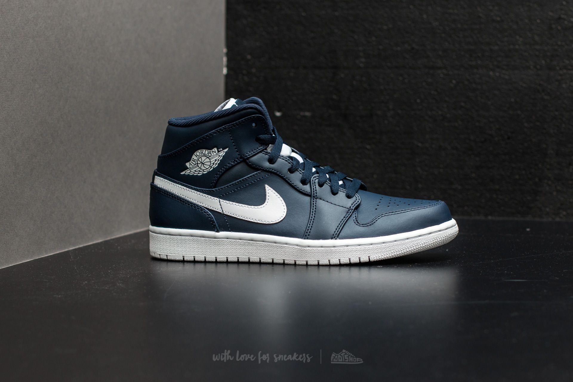Jordan 1 retro mid obsidian shop white