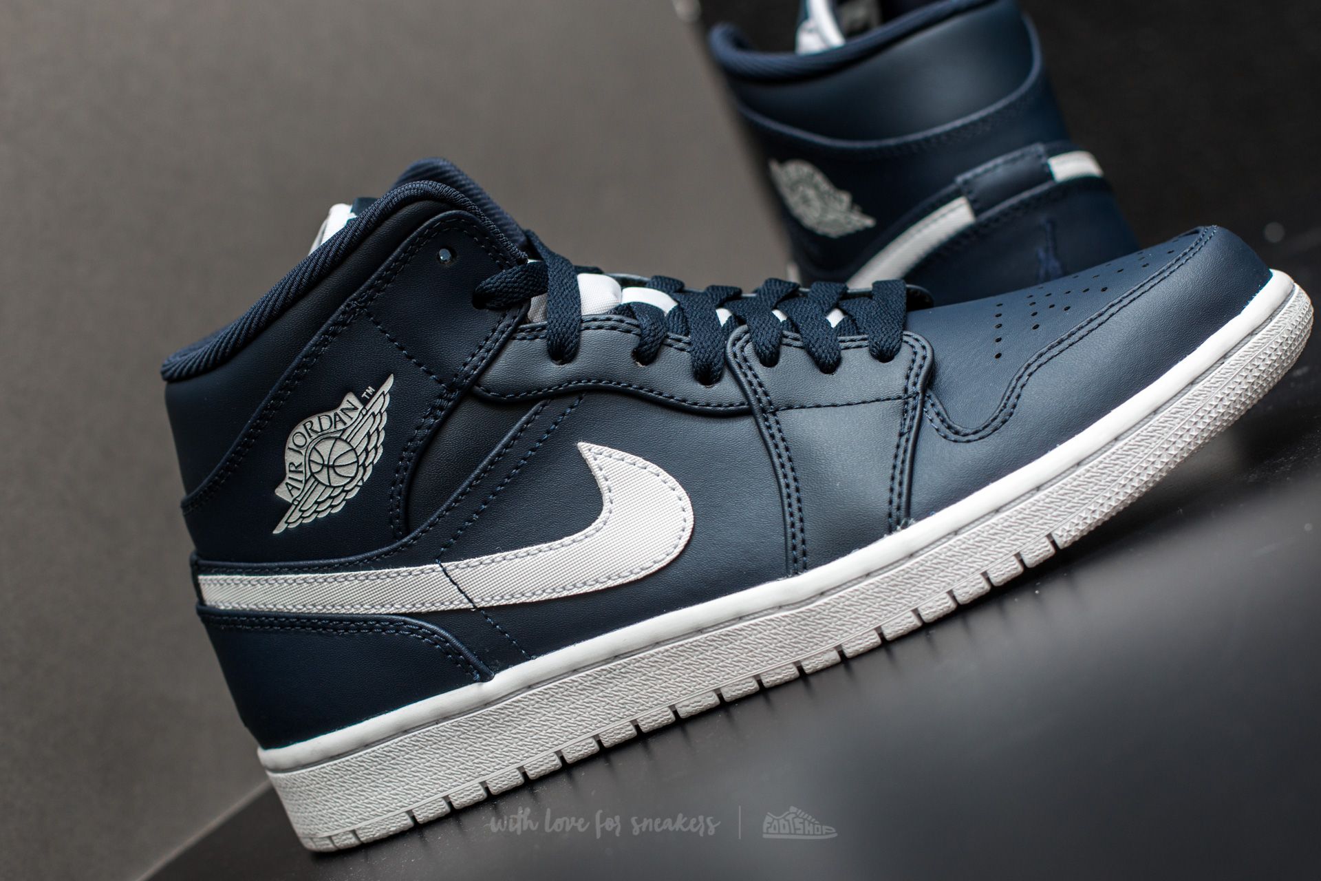 Men s shoes Air Jordan 1 Mid Obsidian White White Footshop