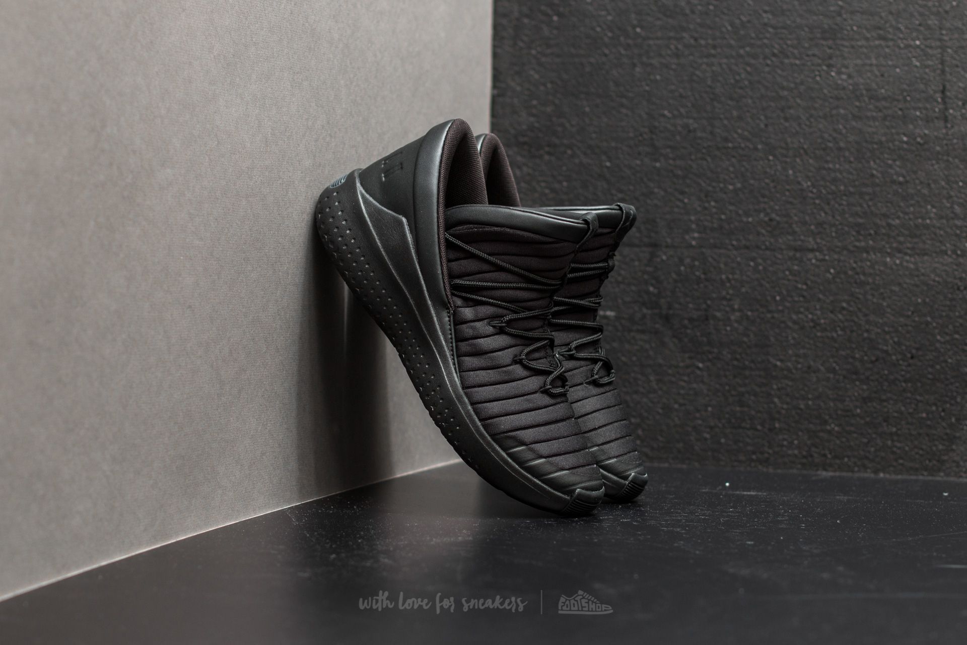 Jordan flight store luxe black