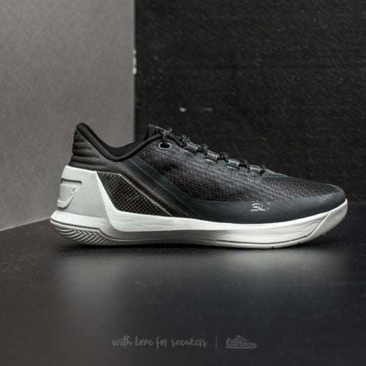 Curry 3 online black and white