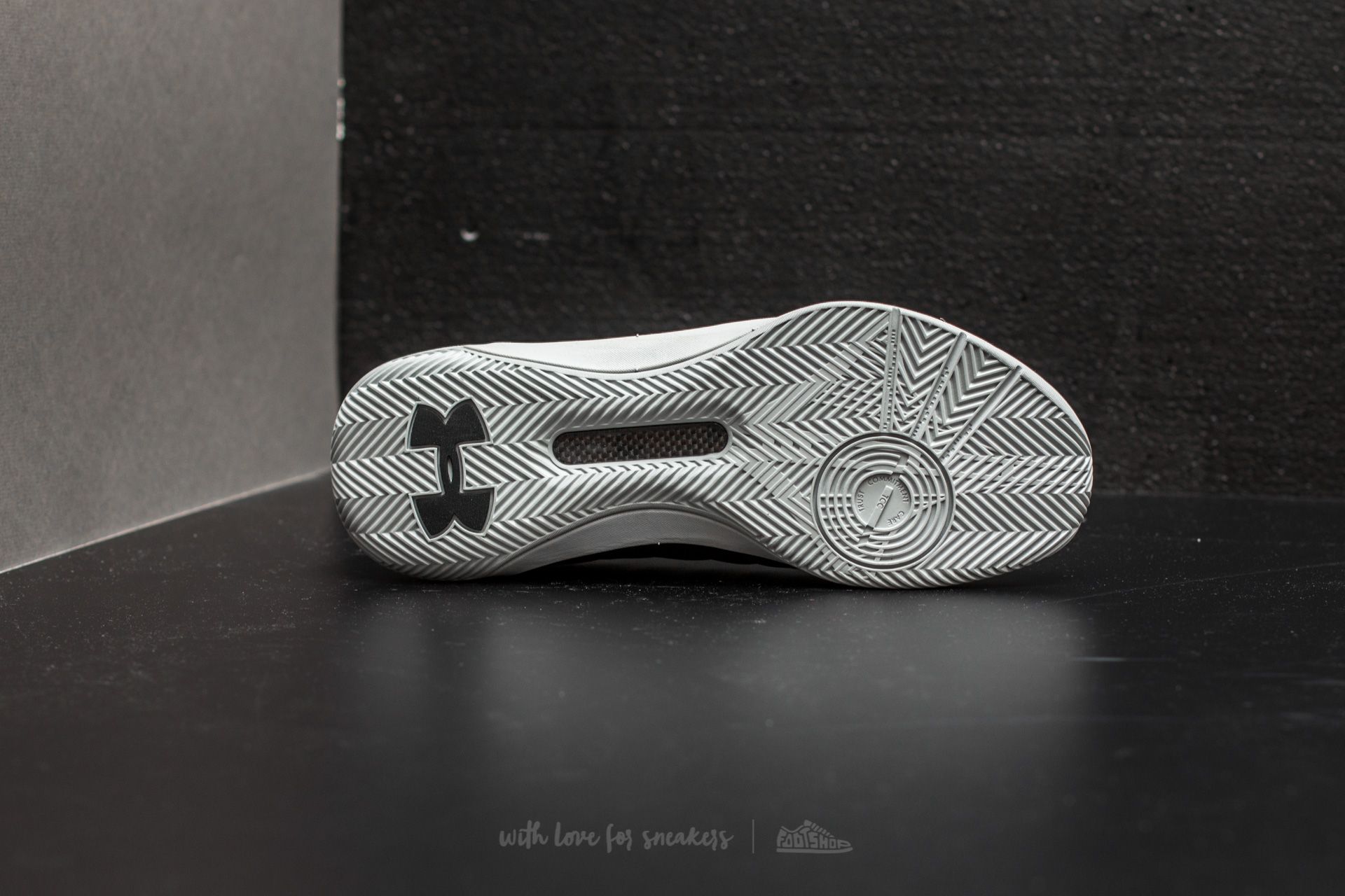 Férfi cipők Under Armour Curry 3 Low Black/ White/ White