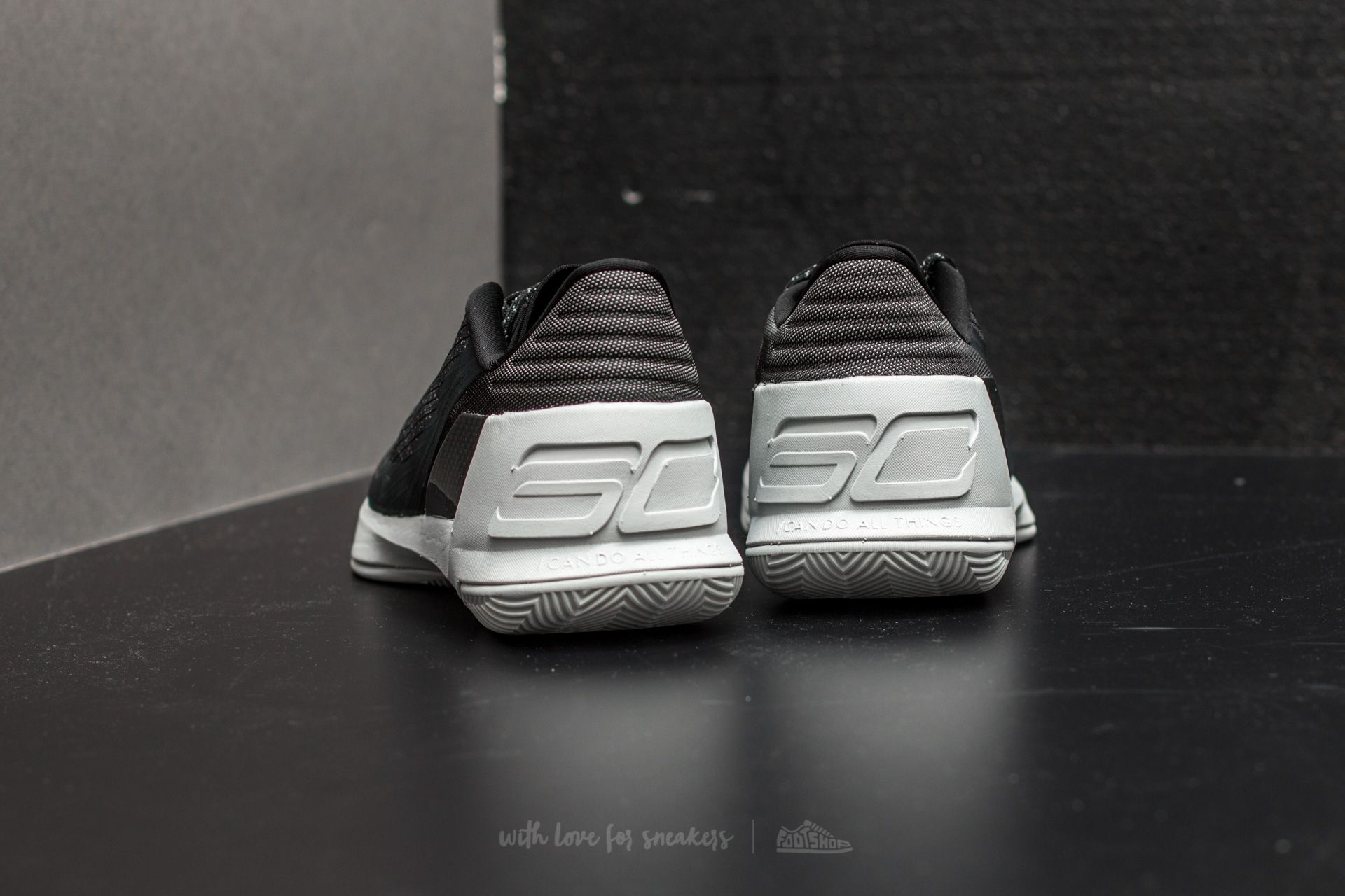 Under armour curry shop 3 low black