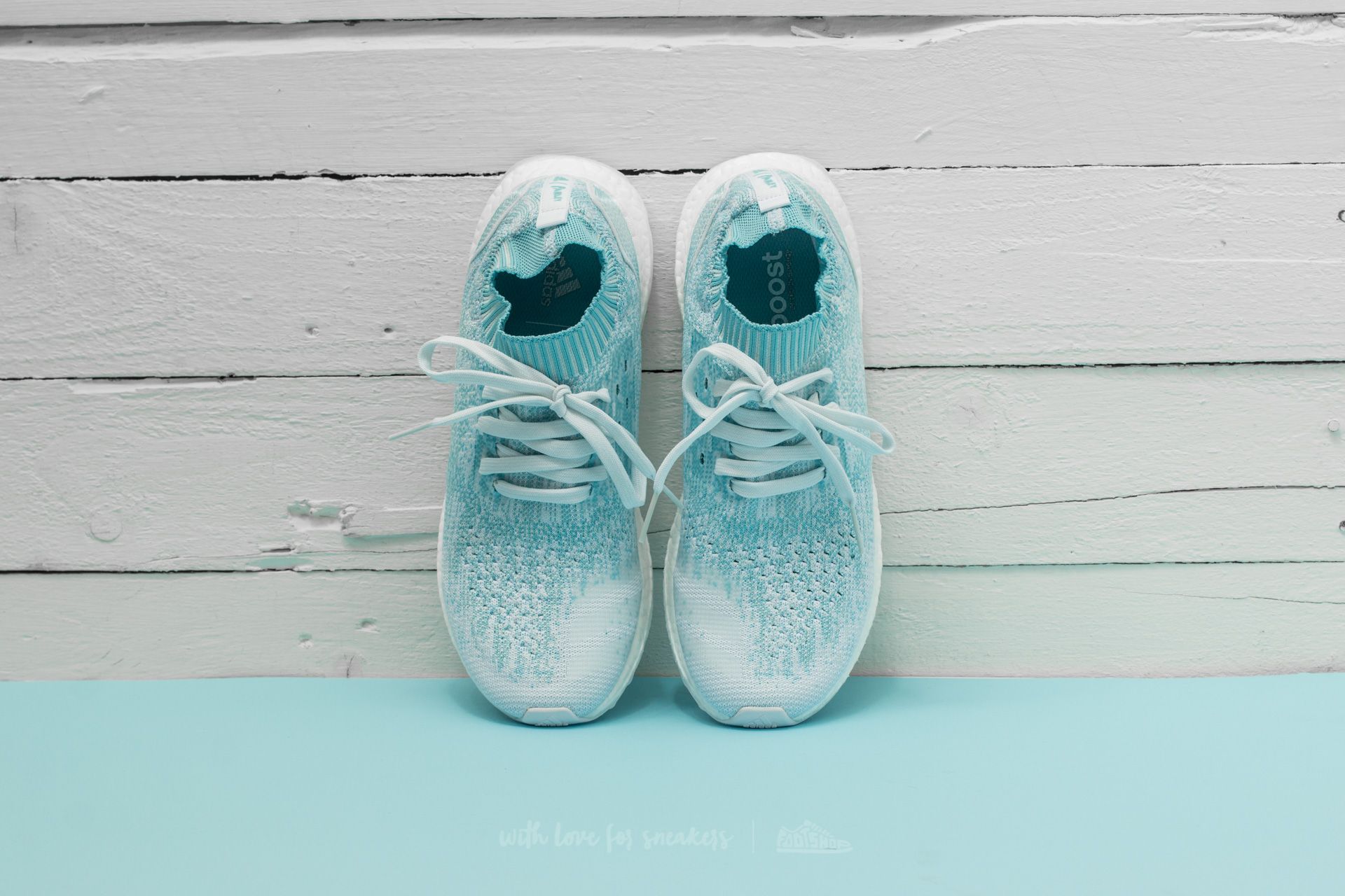 Ultra boost uncaged 2025 parley icey blue/white
