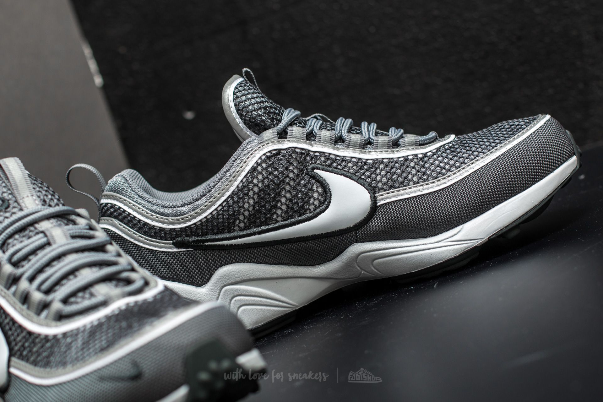 Men s shoes Nike Air Zoom Spiridon 16 Dark Grey Pure Platinum