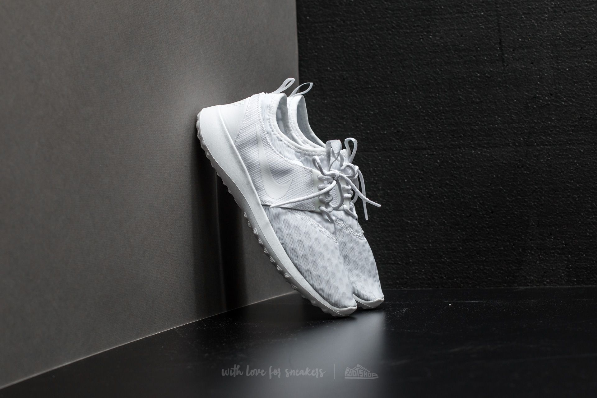 Skor för kvinnor Nike Wmns Juvenate White/ White-White
