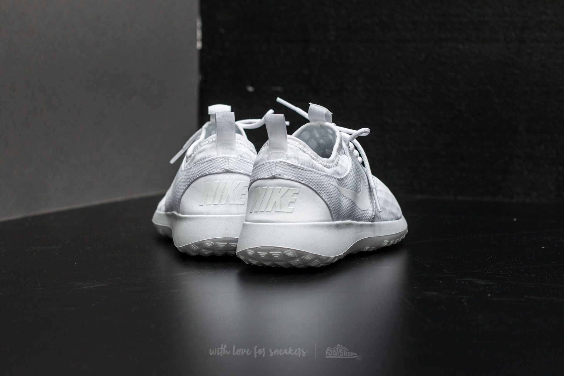 Skor för kvinnor Nike Wmns Juvenate White/ White-White