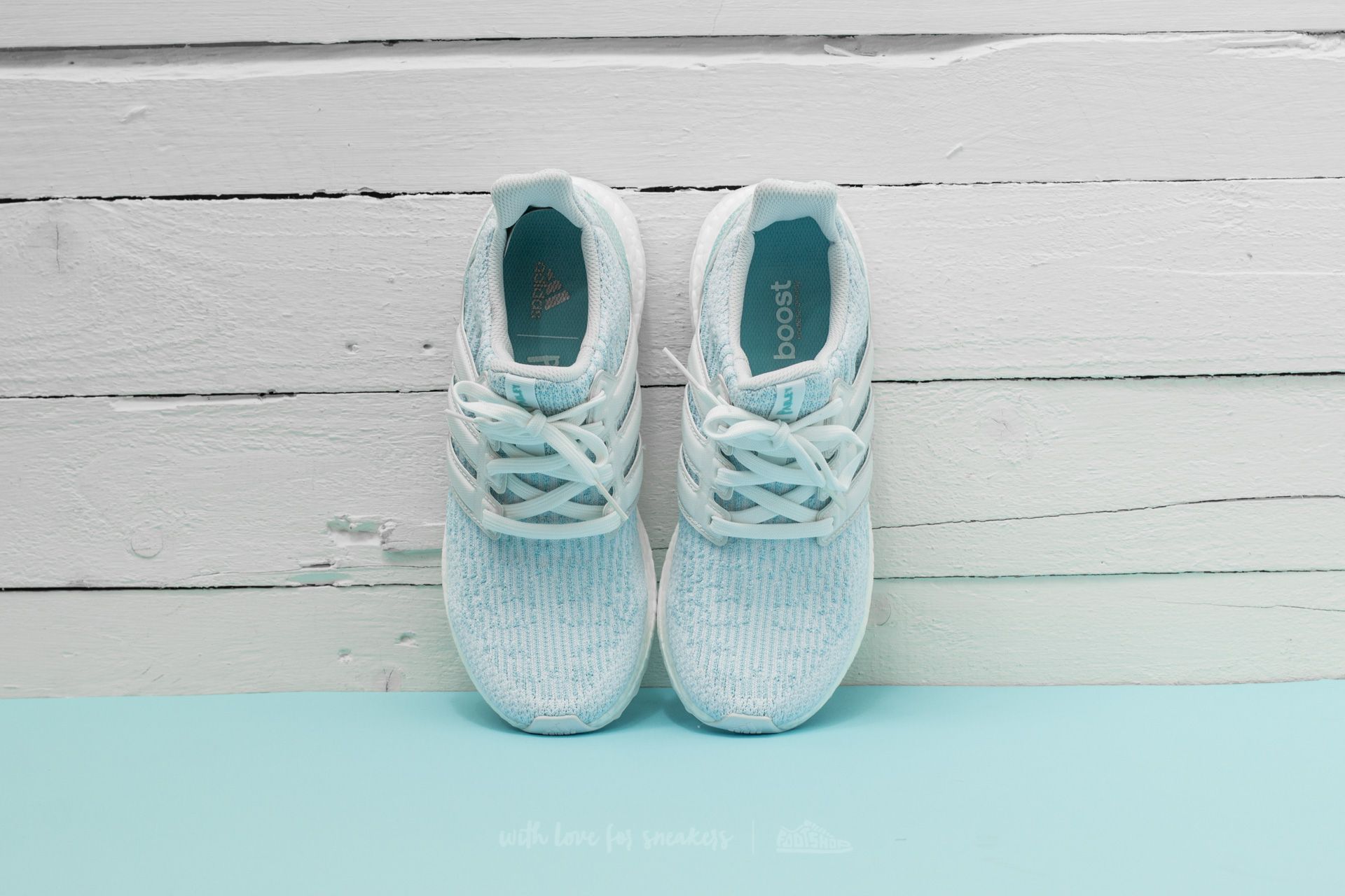 Herresko adidas x Parley UltraBoost Ftw White/ Ftw White/ Icey Blue