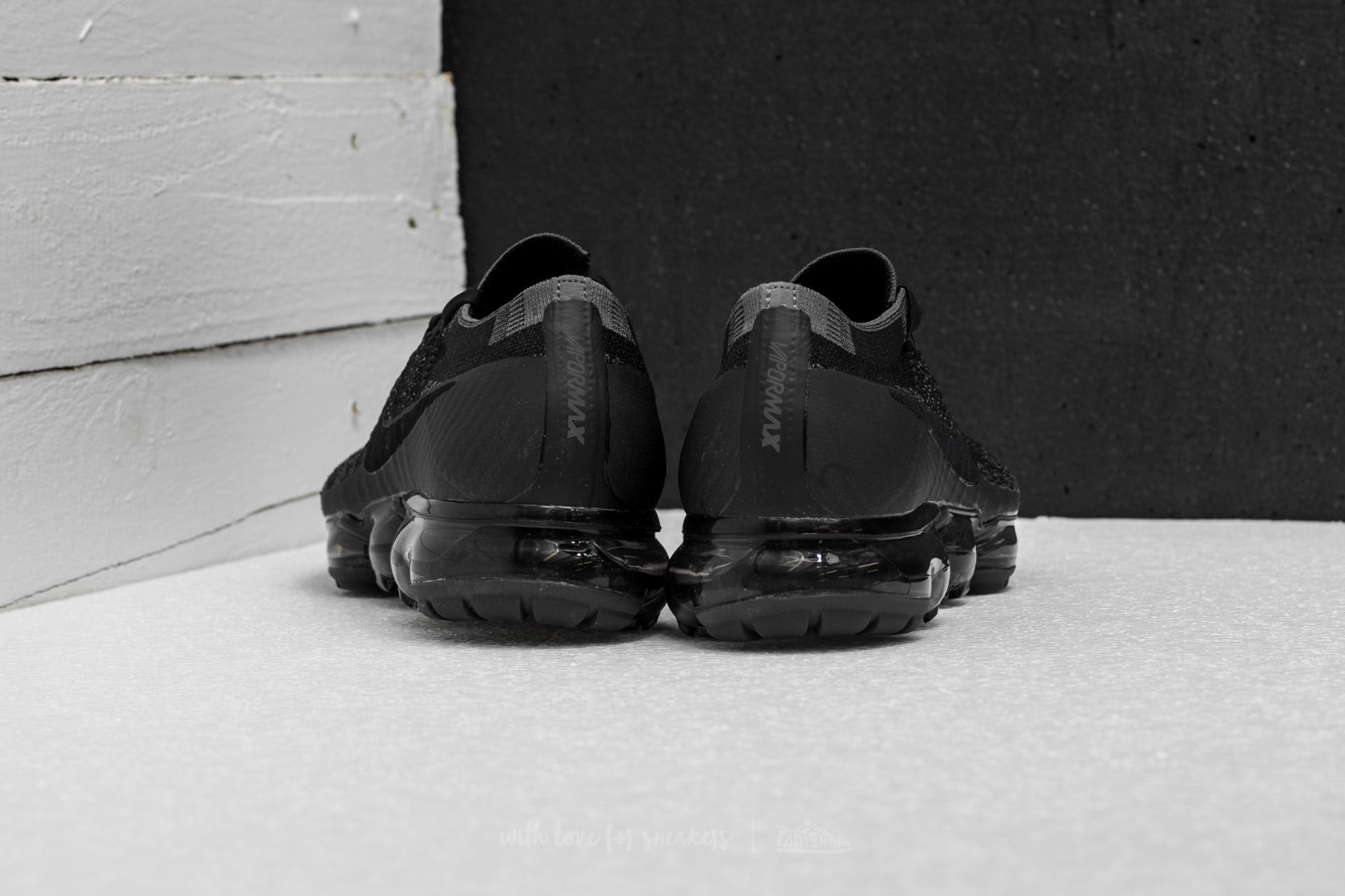 Férfi cipők Nike Air Vapormax Flyknit Black/ Anthracite-Dark Grey