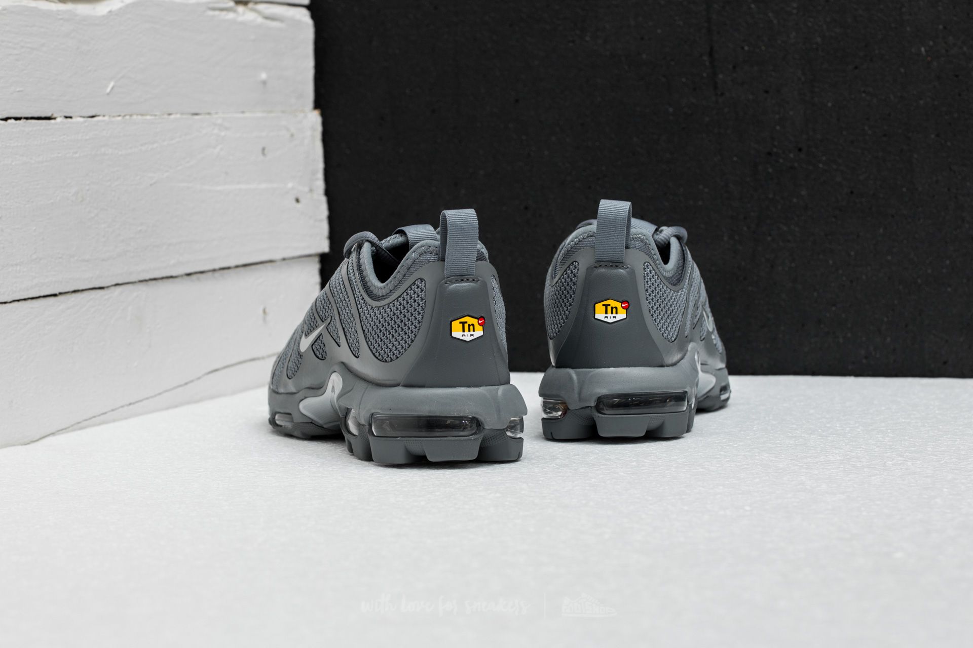 Nike air max plus tn ultra cool grey/ wolf grey-cool grey top