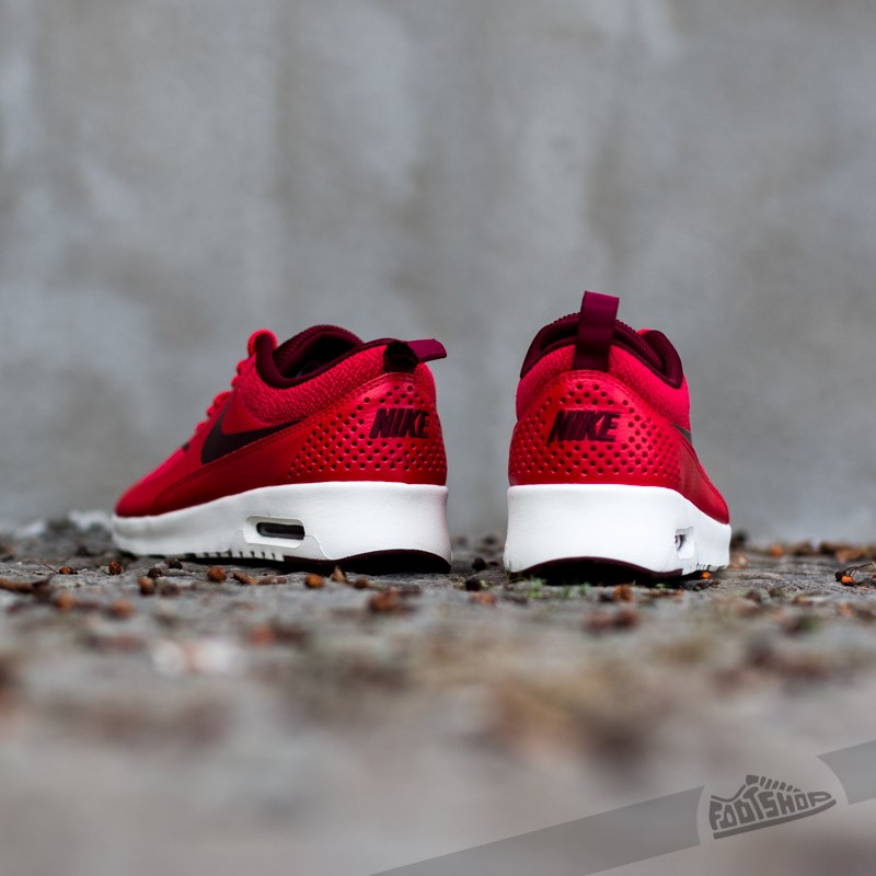 Zapatos Nike WMNS Air Max Thea Action Red Team Red Sail Footshop