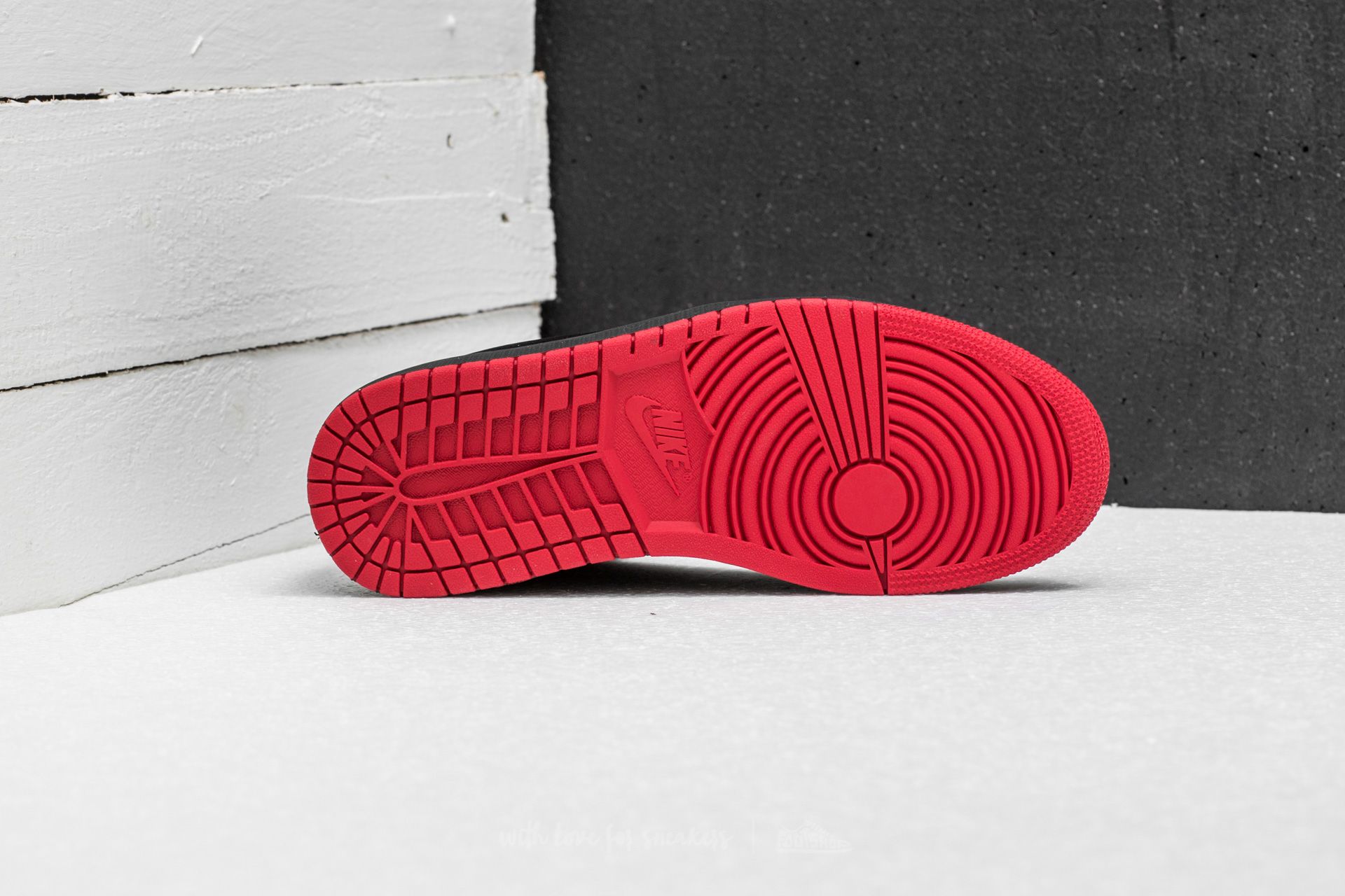 Férfi cipők Jordan 1 Flight 5 Black/ Gym Red