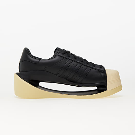 Nike superstar black sales