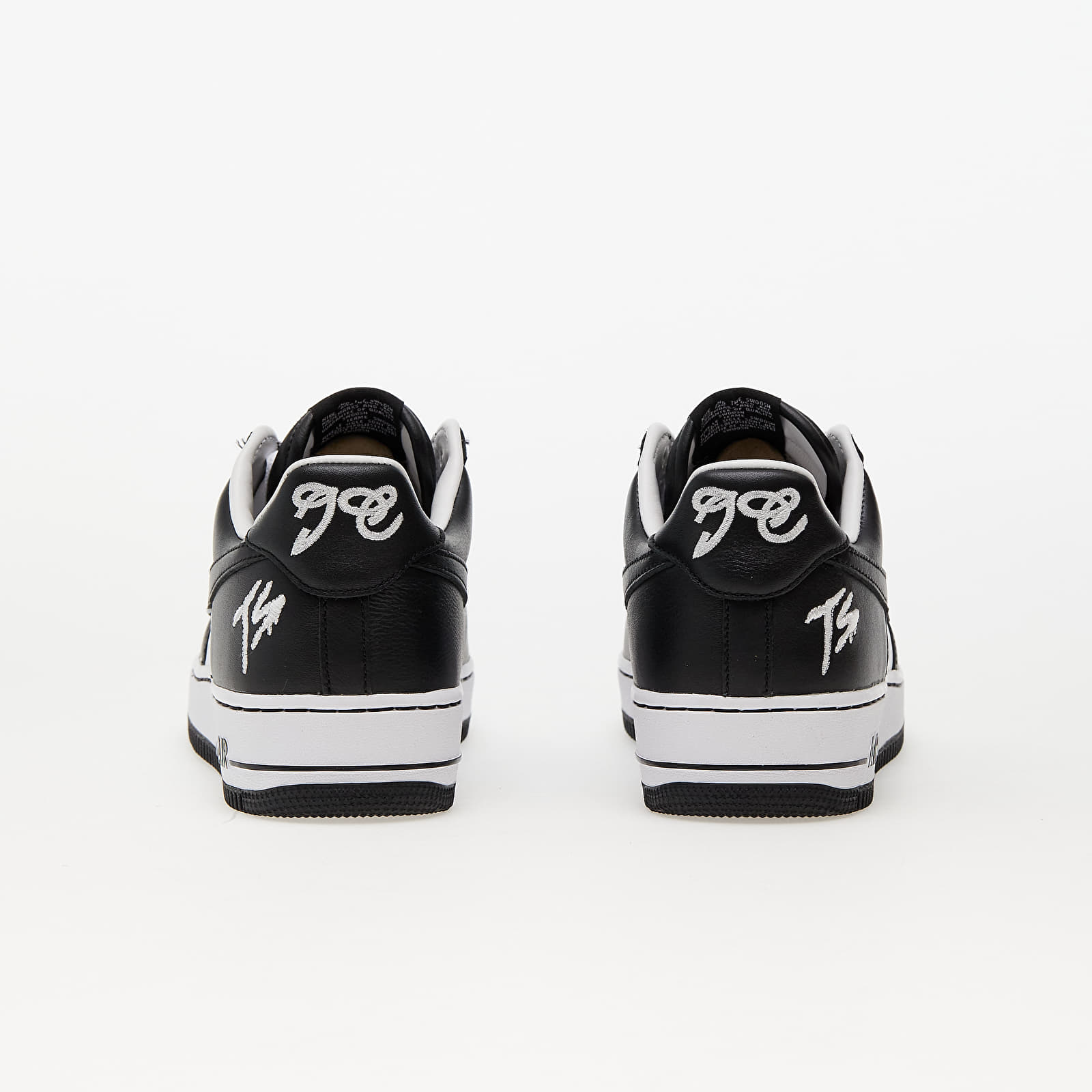 Skor för män Nike x Terror Squad Air Force 1 Low White/ Black