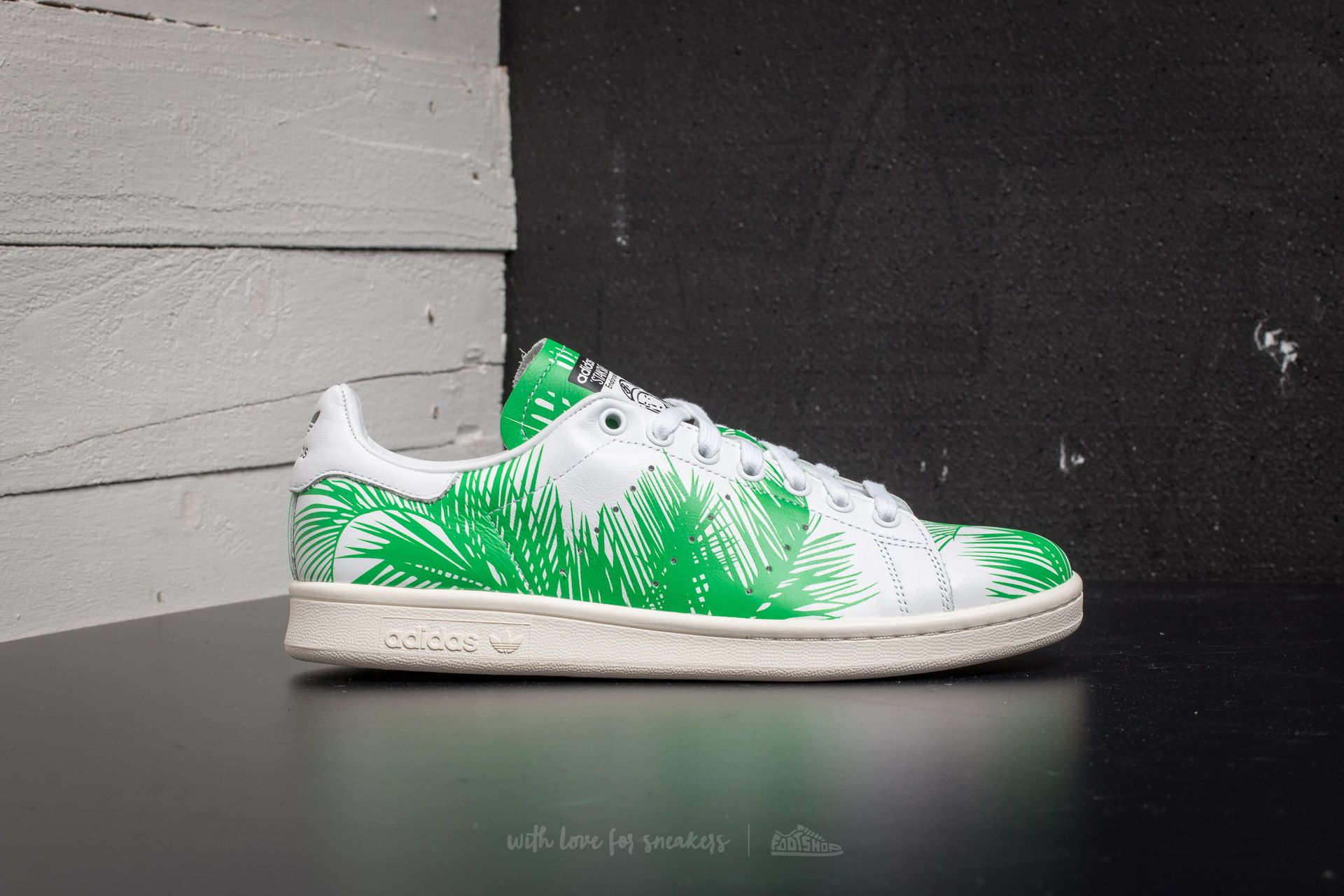 Pharrell williams adidas white green hotsell