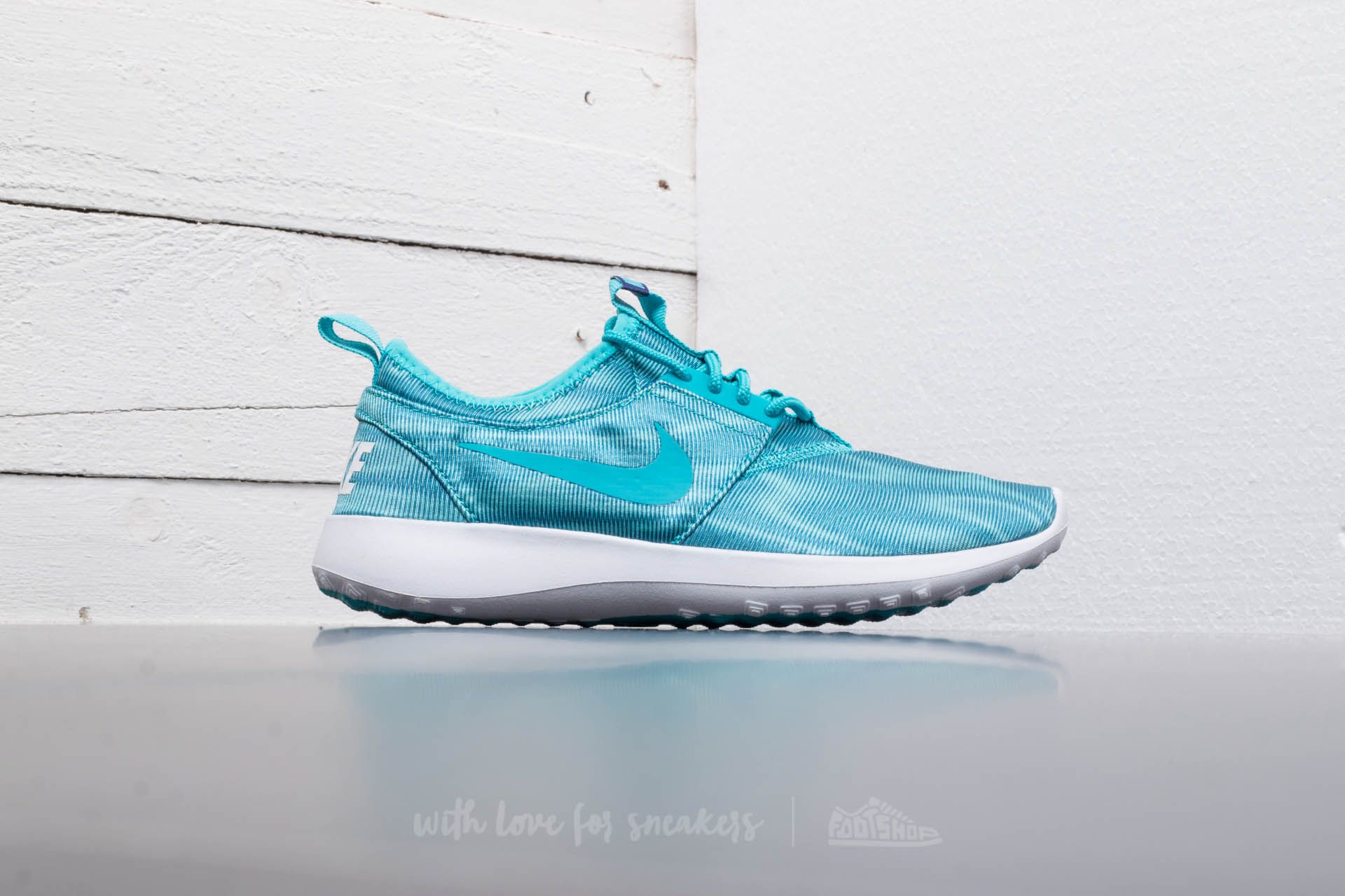 Nike juvenate deals floral print