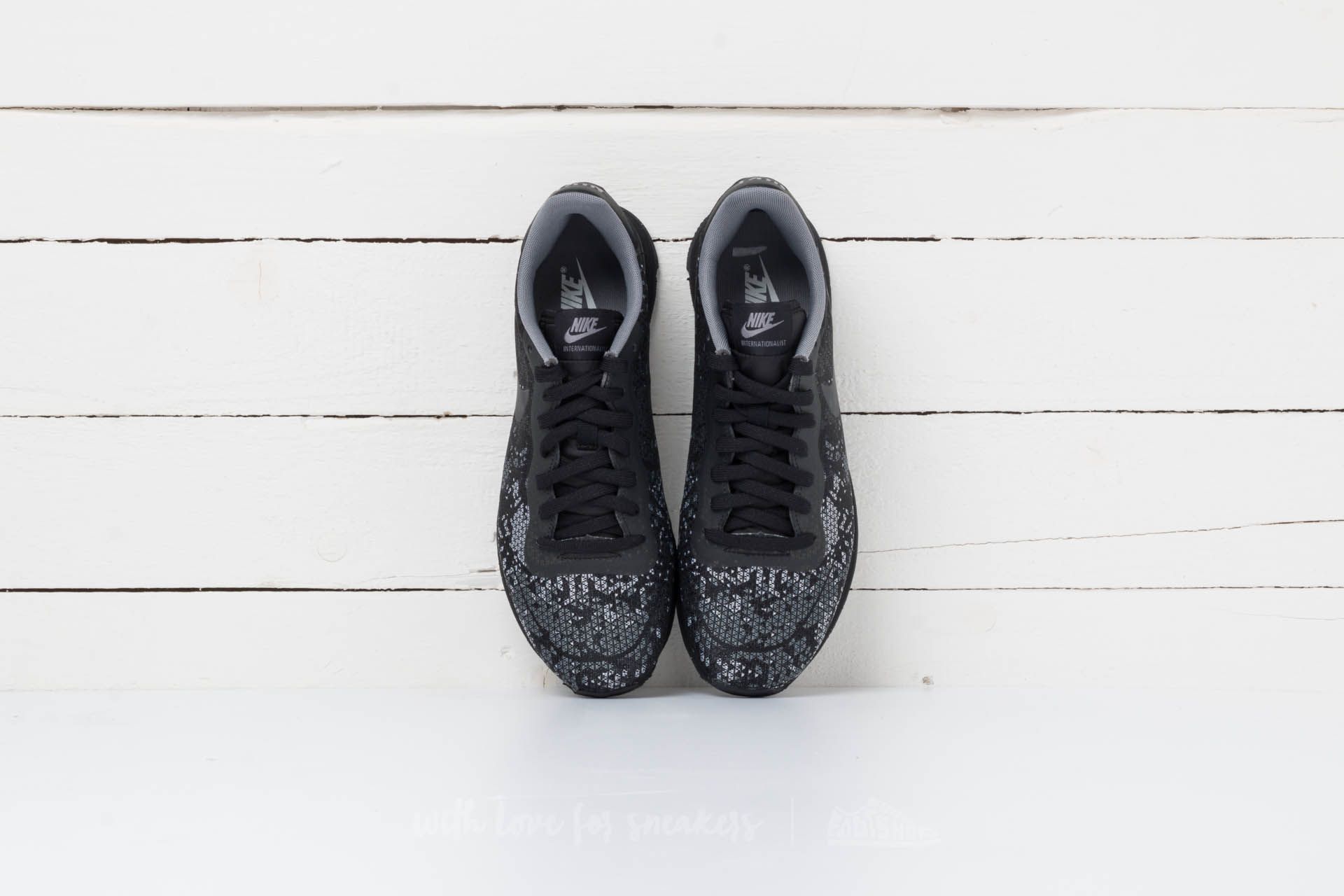 Nike internationalist noir et blanc discount