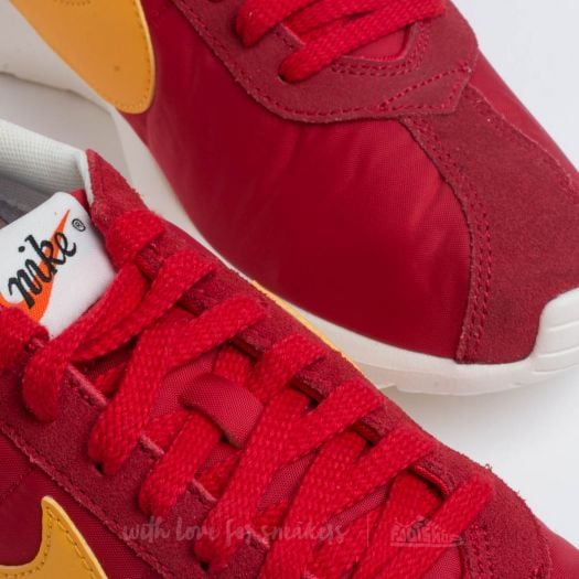 Men s shoes Nike Roshe LD 1000 University Red University Gold Steel Footshop