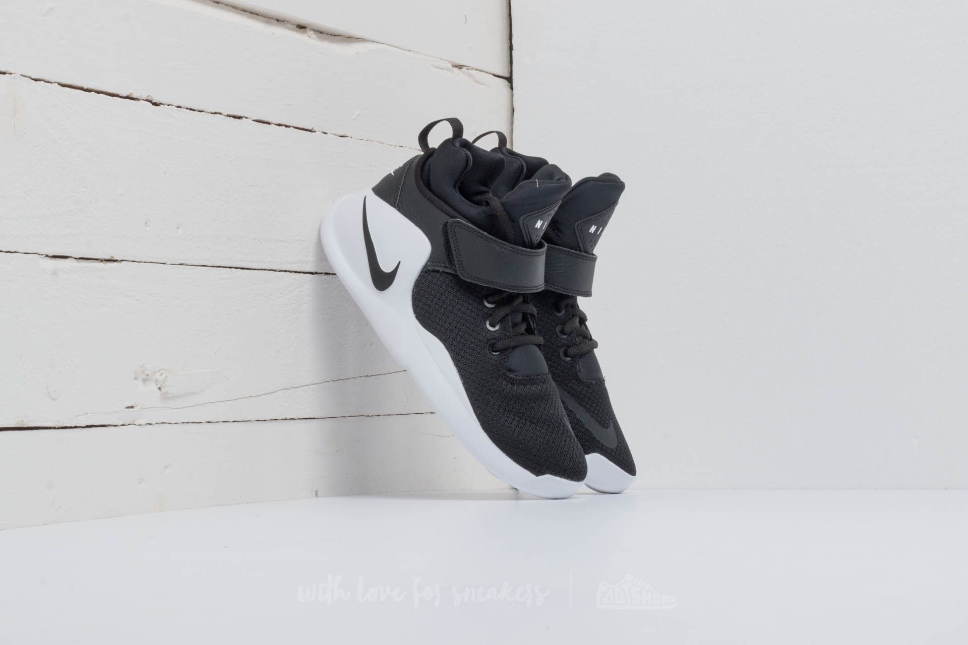 Nike wmns kwazi 2025