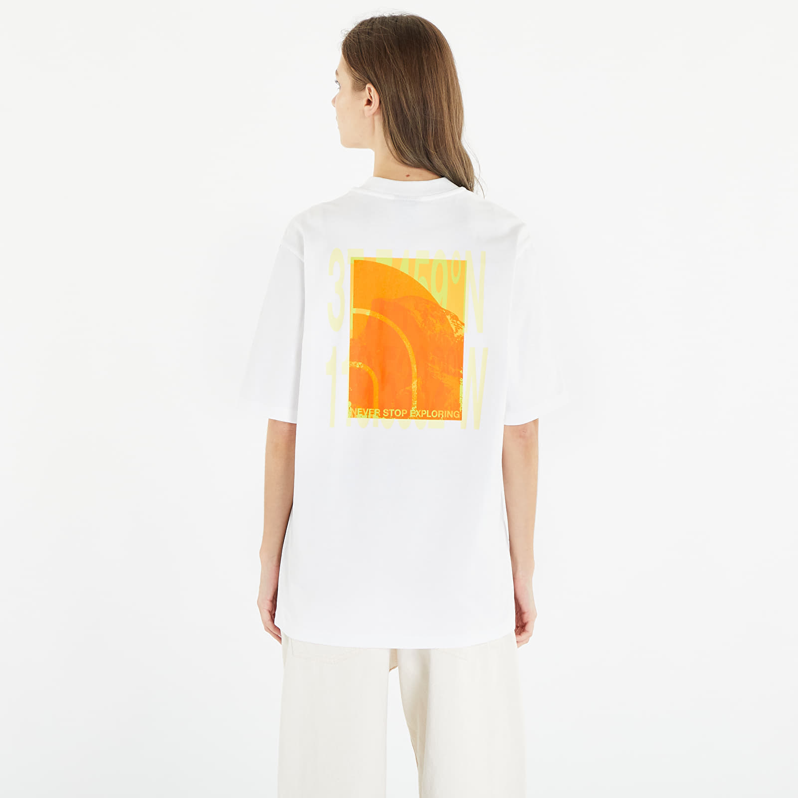 T-shirts The North Face Graphic Tee UNISEX TNF White