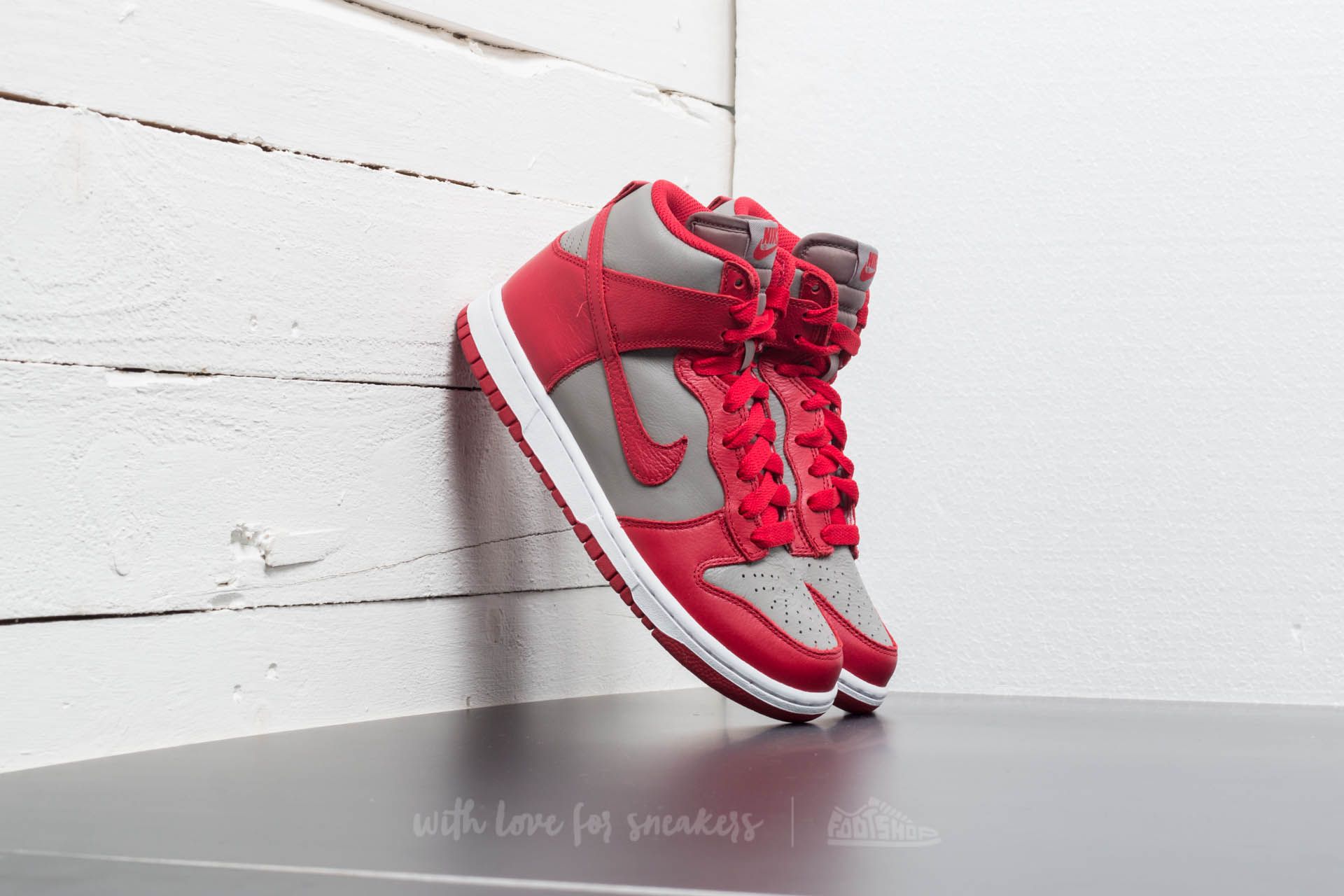 Dámské tenisky a boty Nike Wmns Dunk Retro QS Soft Grey/ University Red