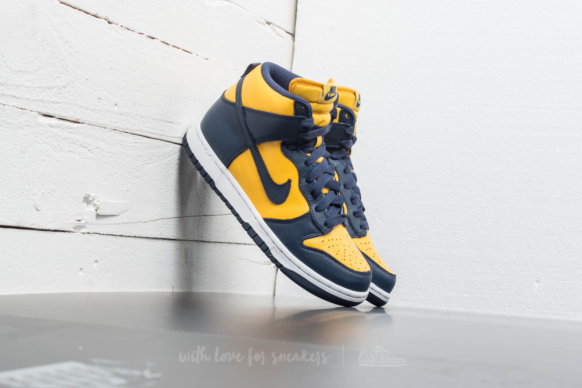 Maize and blue nike shoes 2025