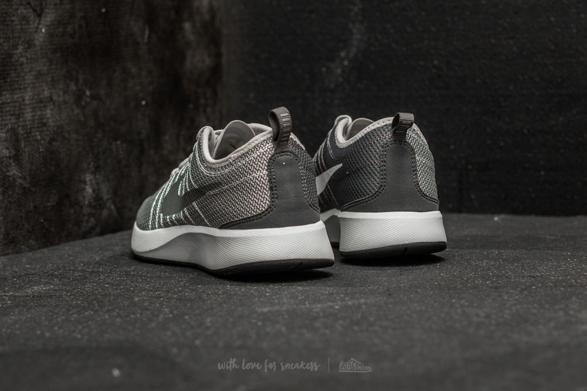 Nike dualtone racer 2025 women's grey