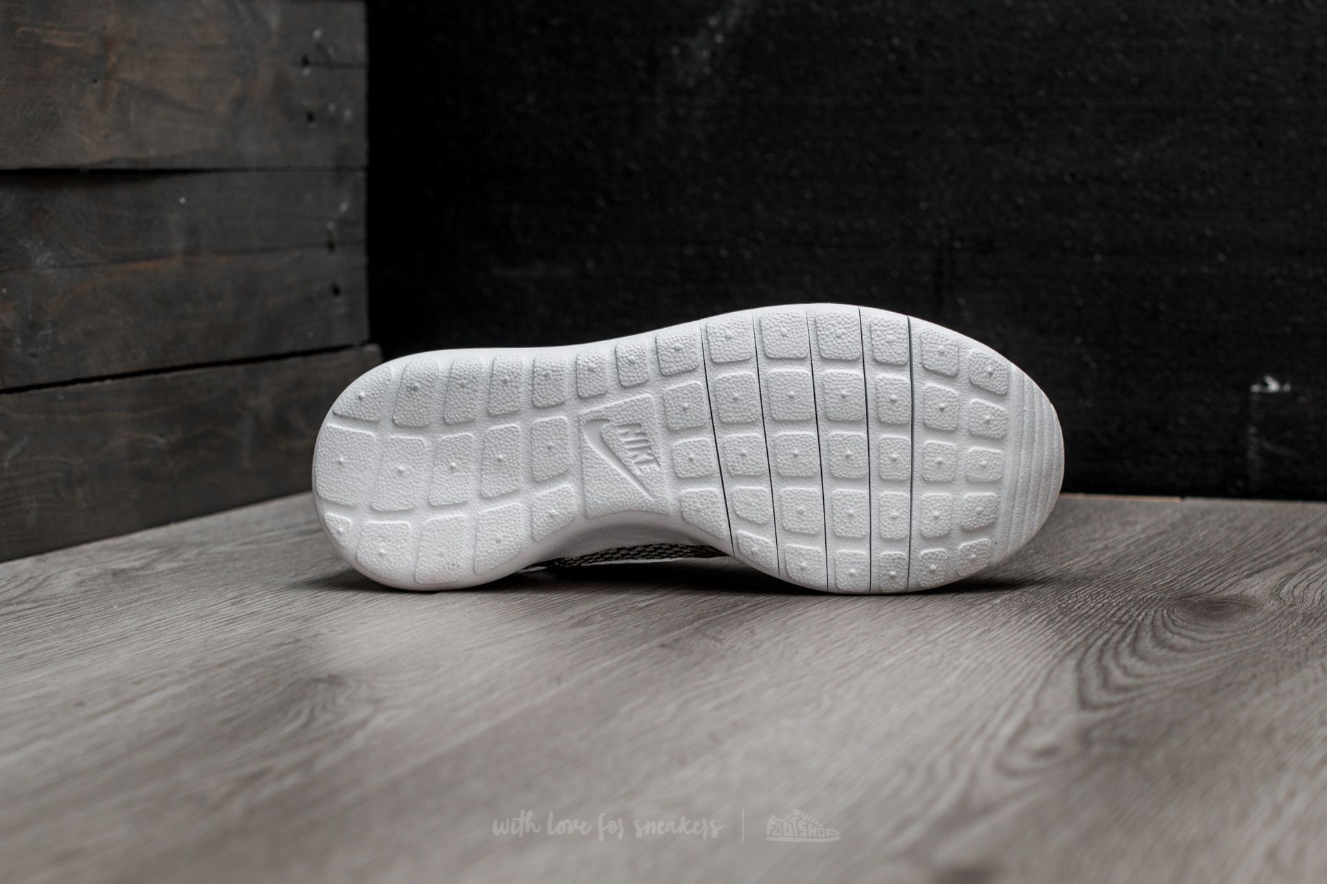 Nike best sale roshe material