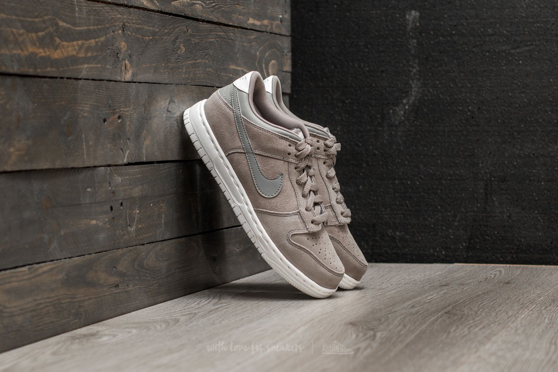 Дамски кецове и обувки Nike Dunk Low SE (GS) Dust/ Dust-Summit White